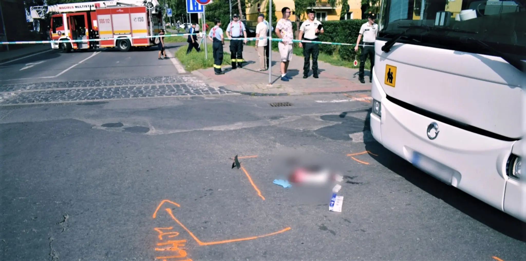 Zrážka autobusu s chodkyňou. 