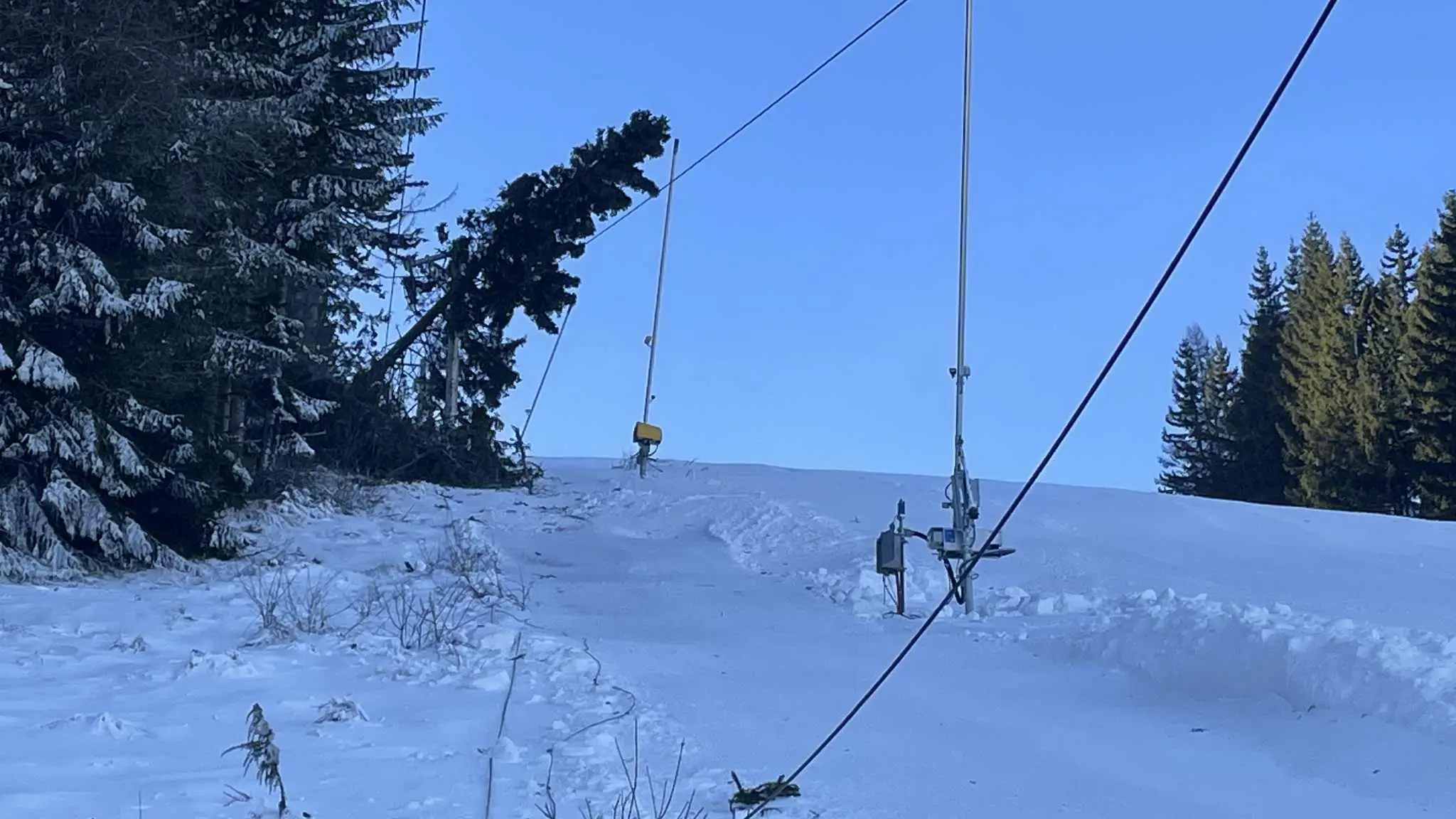 Silný vietor napáchal škody v SKI Resorte Smrečiny.