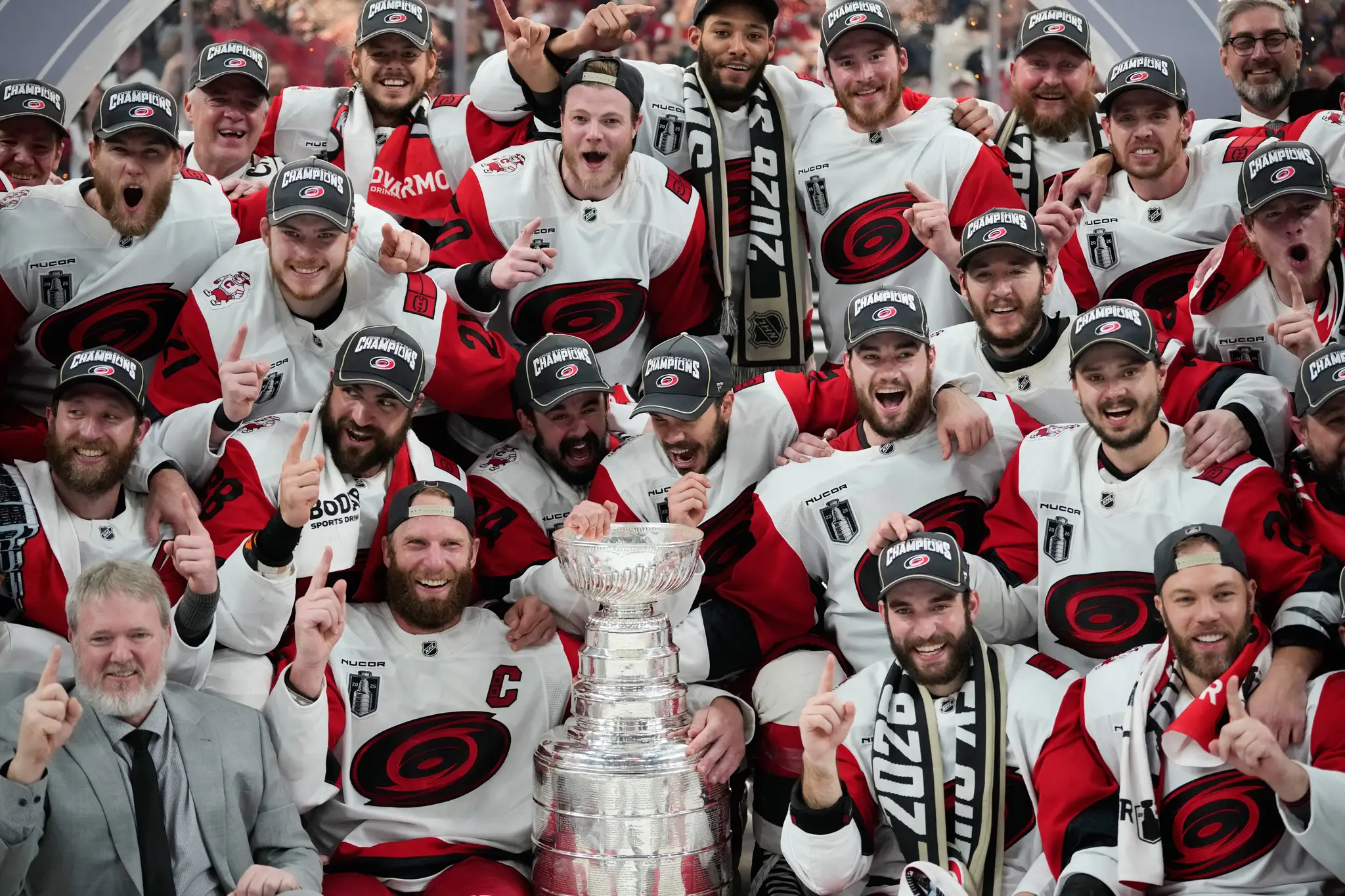 Hokejisti Caroliny Hurricanes získali Stanley Cup.