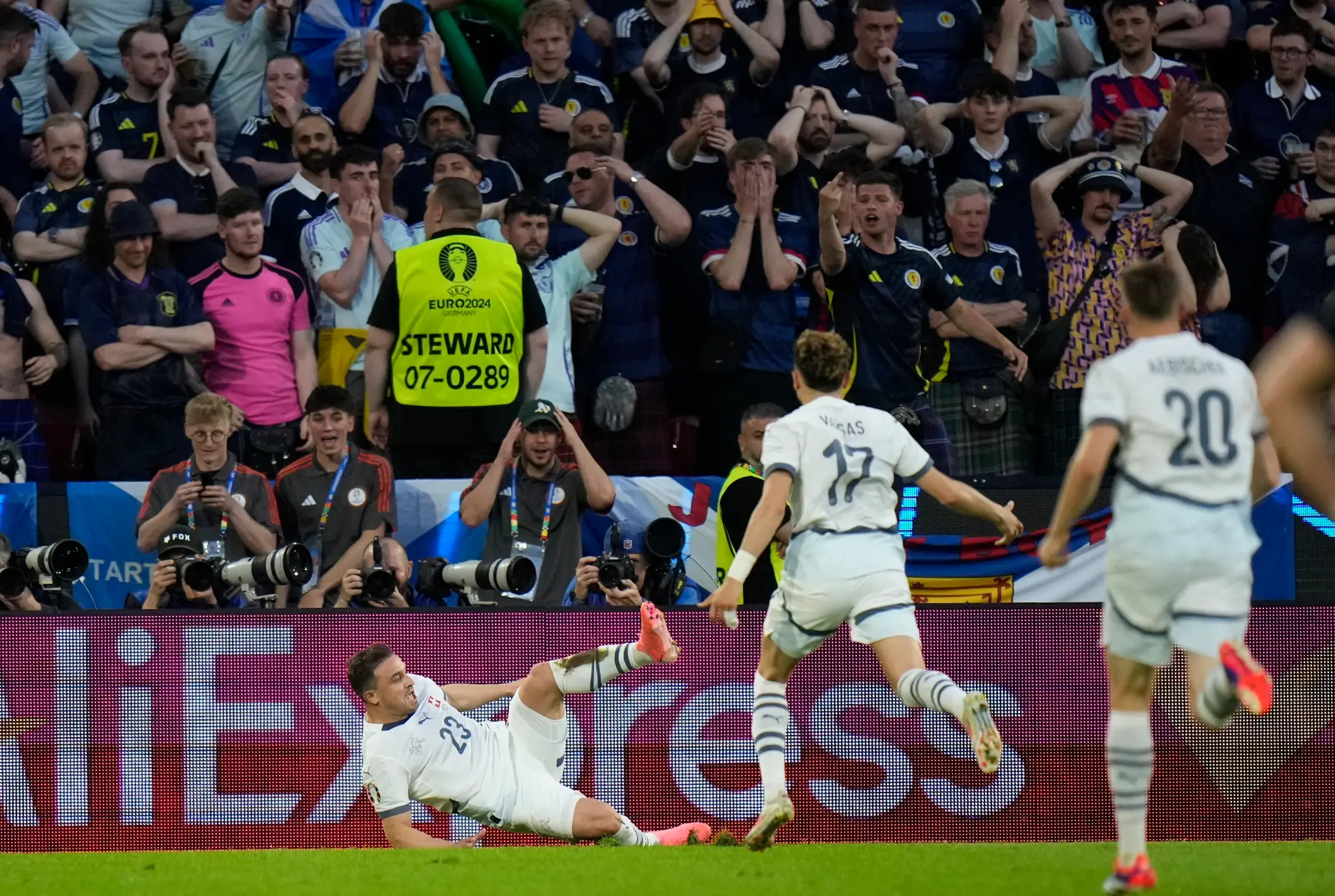 Švajčiar Xherdan Shaqiri oslavuje gól na ME 2024 proti Škótsku.