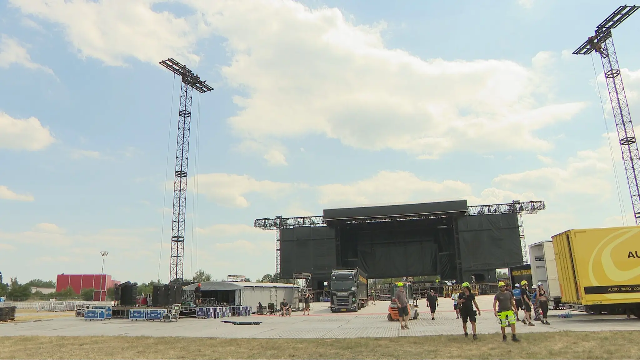 Pódium, na ktorom vystúpi kapela AC/DC
