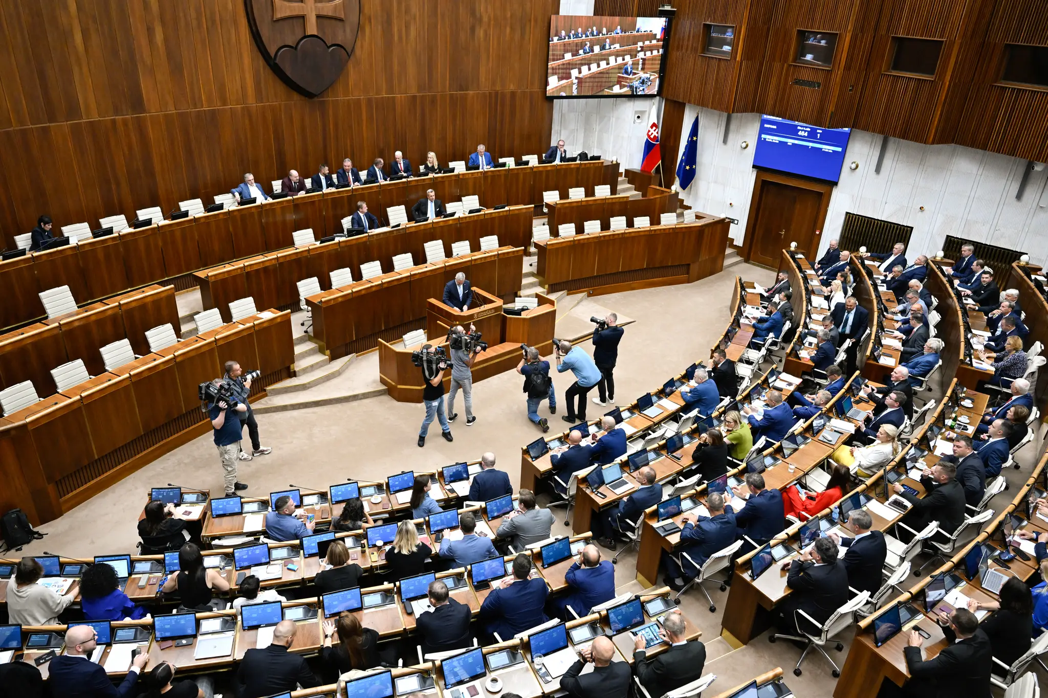 Mimoriadna schôdza k odvolávaniu Michala Šimečku