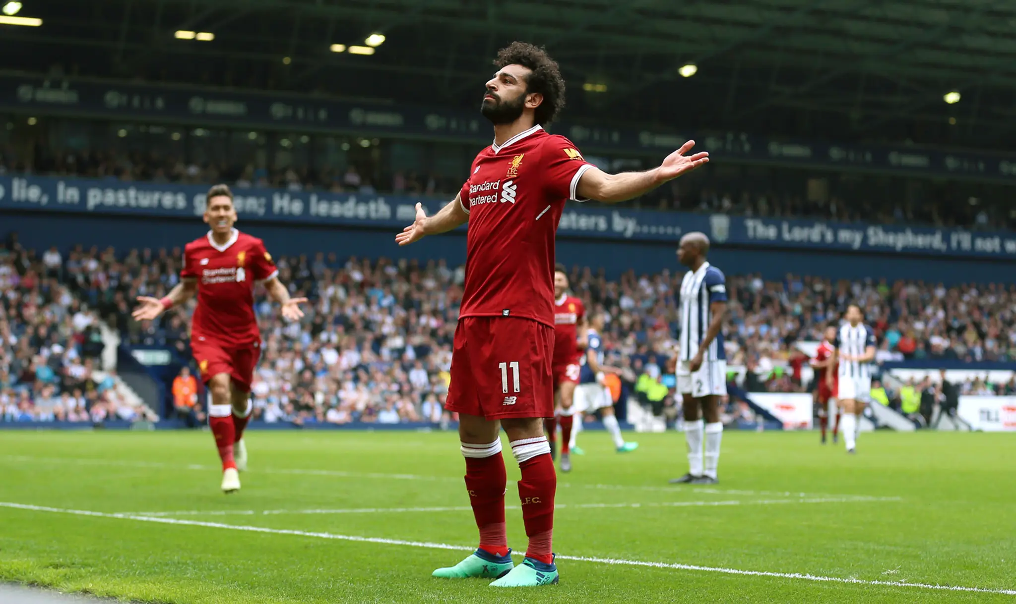 Mohamed Salah oslavuje svoj gól, ktorým vyrovnal rekord Premier League.