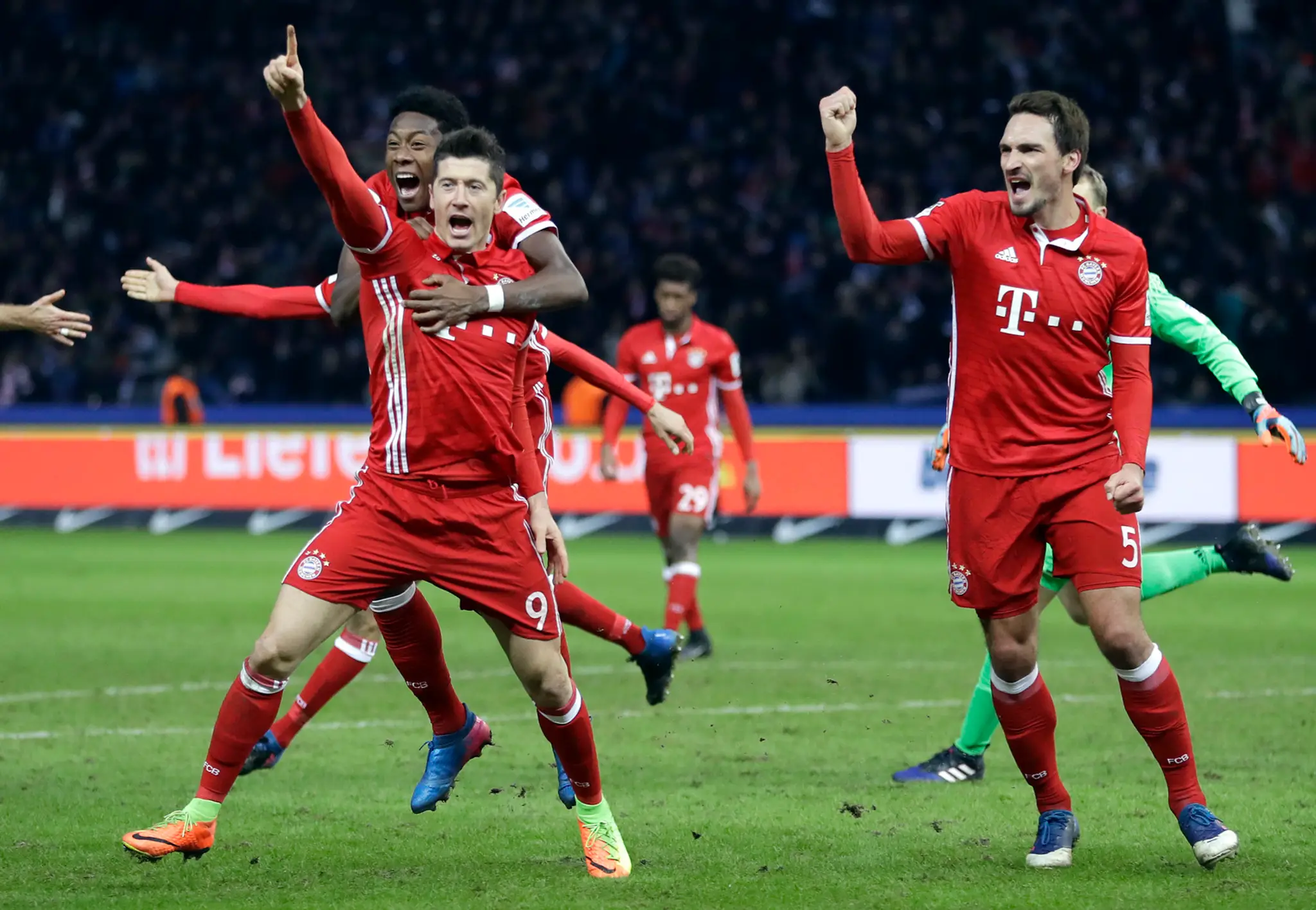 Lewandowski zachránil Bayernu bod v zápase s Pekaríkovou Herthou