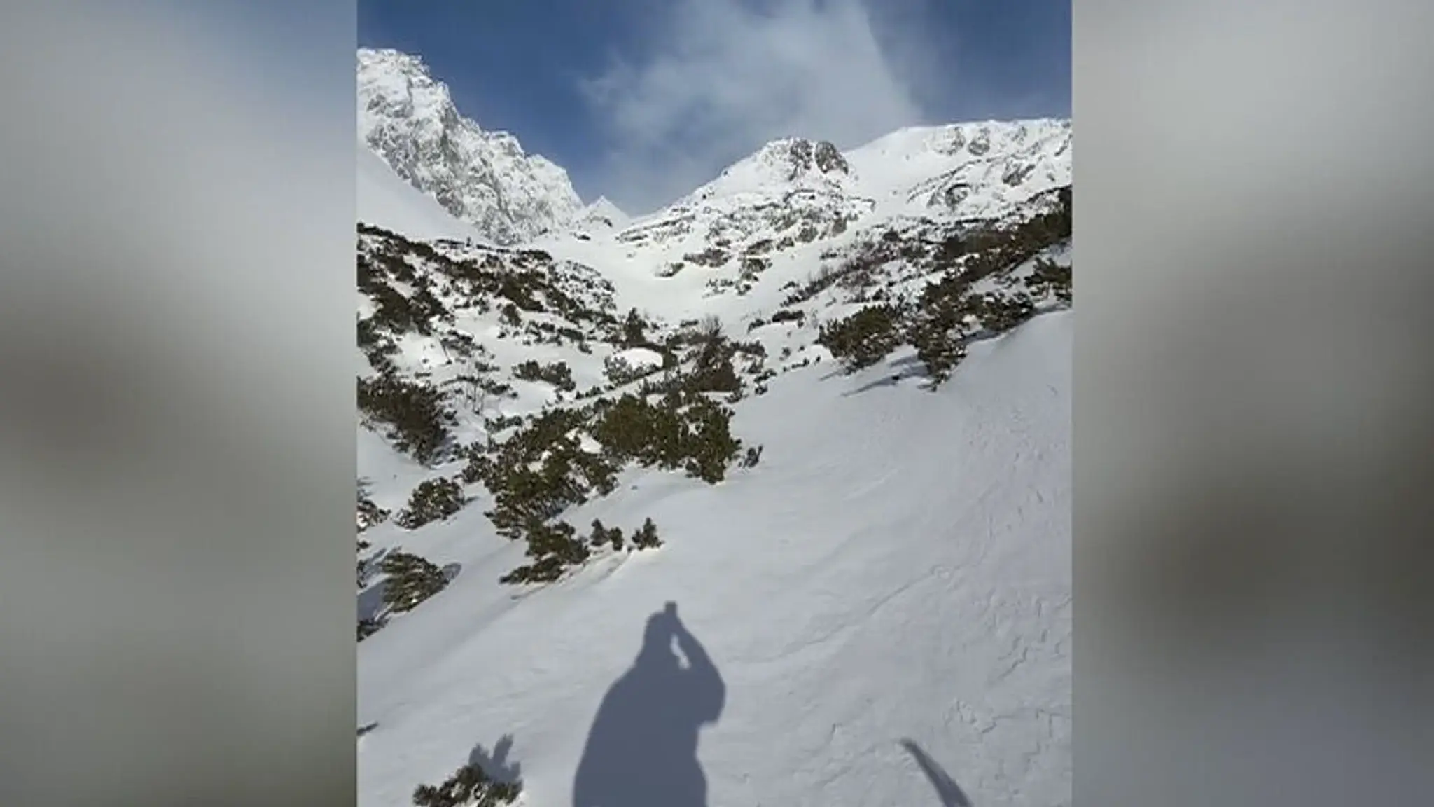 Jeden zo skialpinistov zverejnil pred pádom video. 