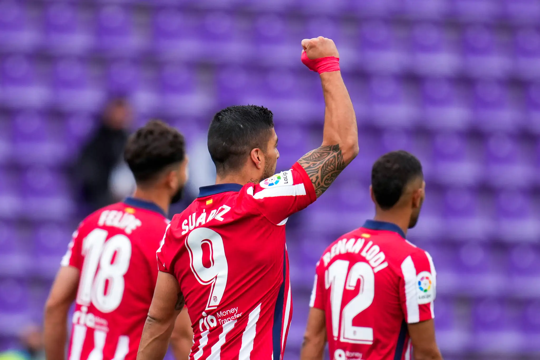 Luis Suarez sa teší z gólu.