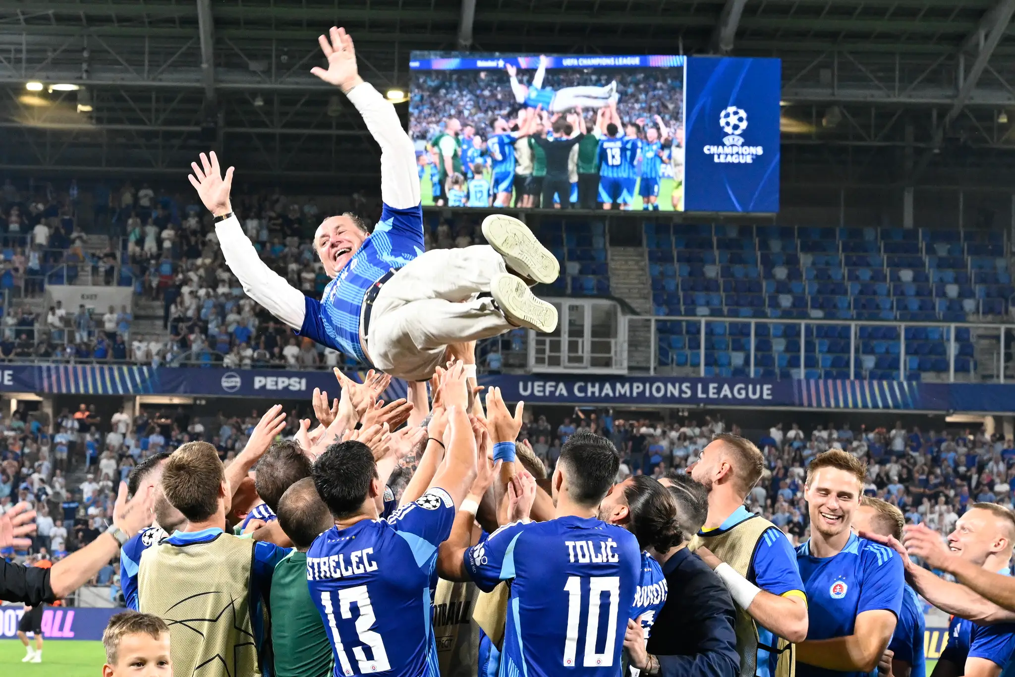 Radosť futbalistov Slovana Bratislava po postupe do Ligy majstrov.