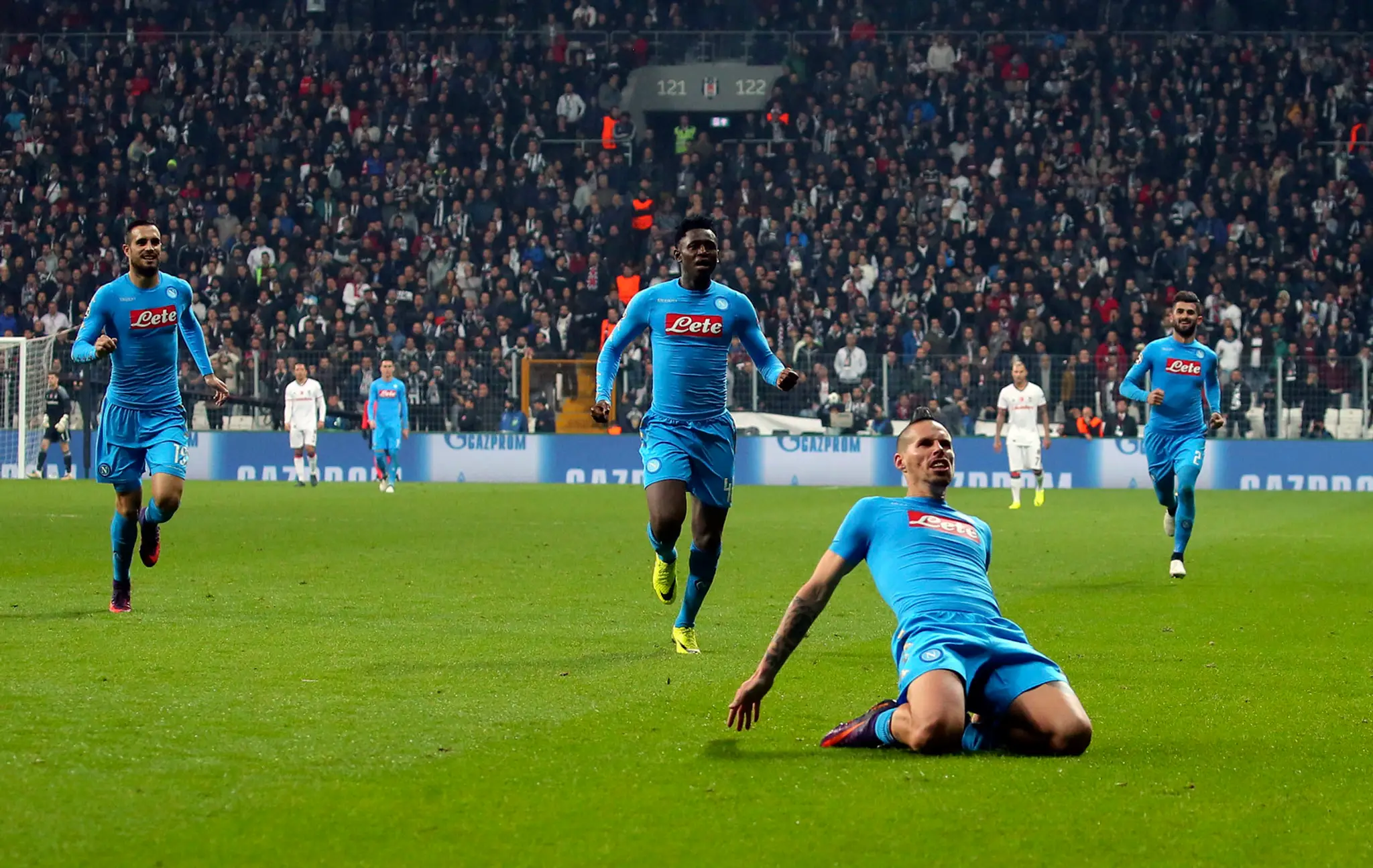 Marek Hamšík oslavuje gól do siete Besiktasz Istanbul.