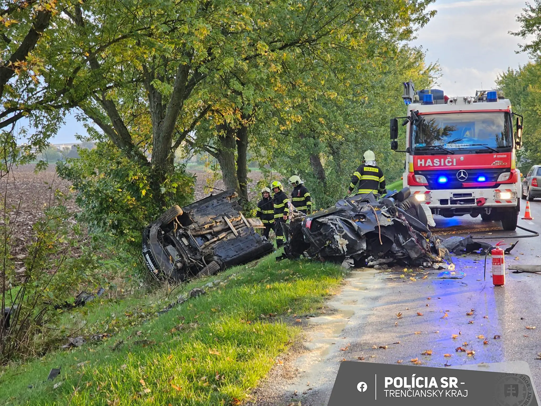 Auto roztrhlo na polovicu