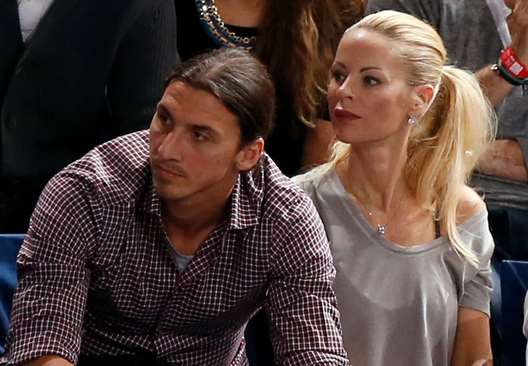 Zlatan Ibrahimovič  a jeho partnerka Helena sledujú finále medzi Novakom Djokovičom a Davidom Ferrerom na turnaji ATP Masters v 