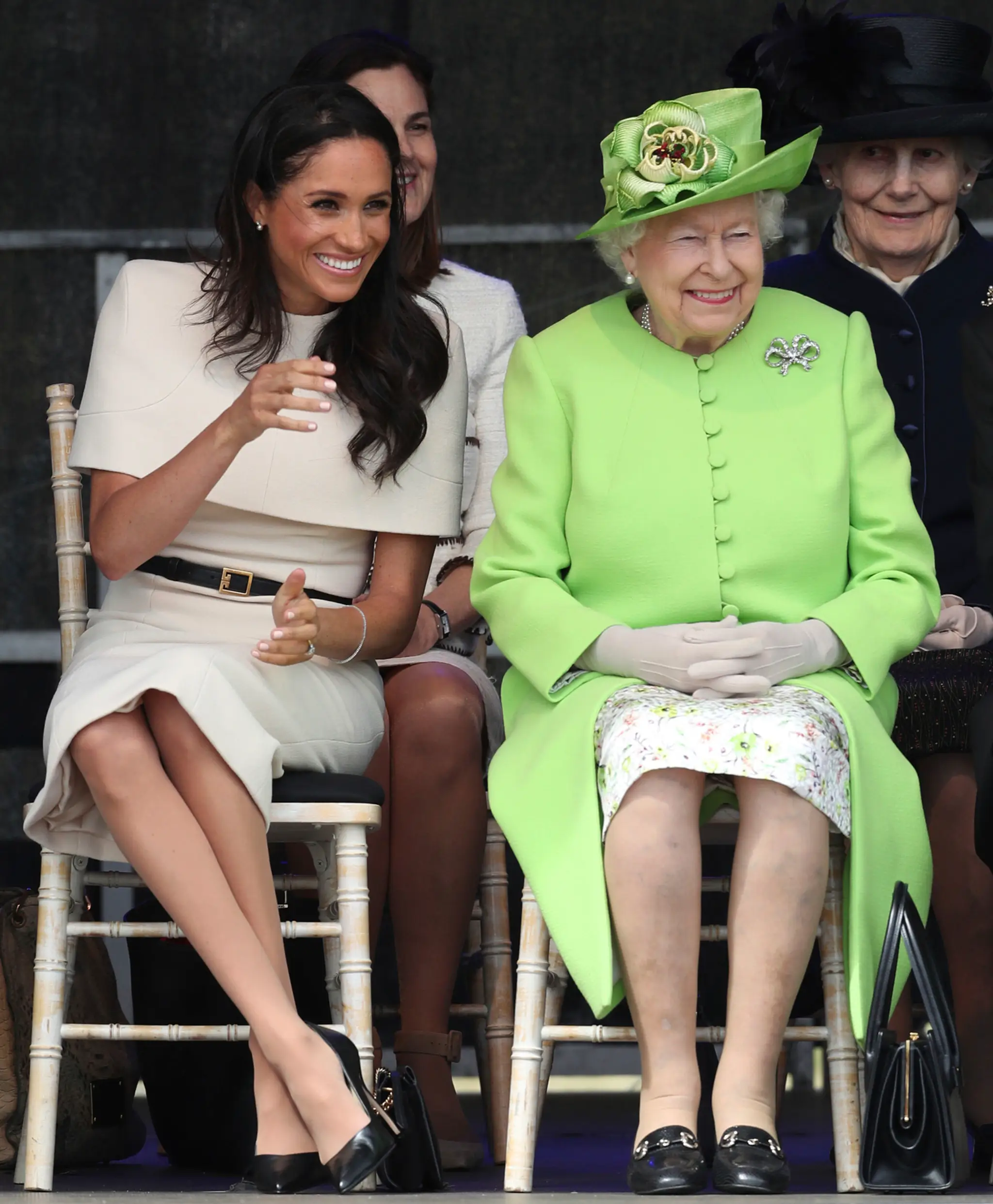 Meghan Markle robila spoločnosť kráľovnej Alžbete II. na oficiálnom otvorení nového mostu.