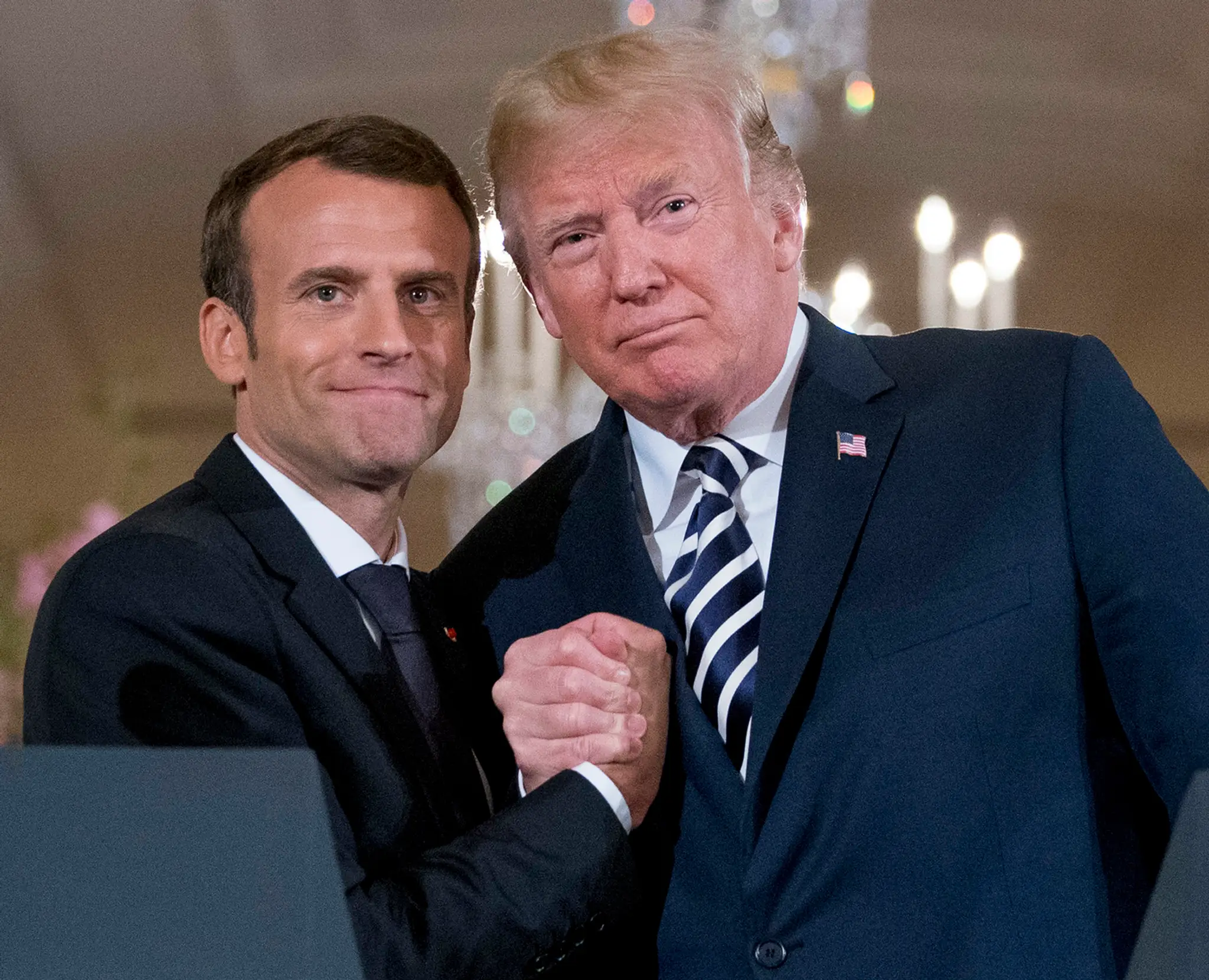 Macron a Trump ukázali pred novinármi svoj dobrý vzťah. 