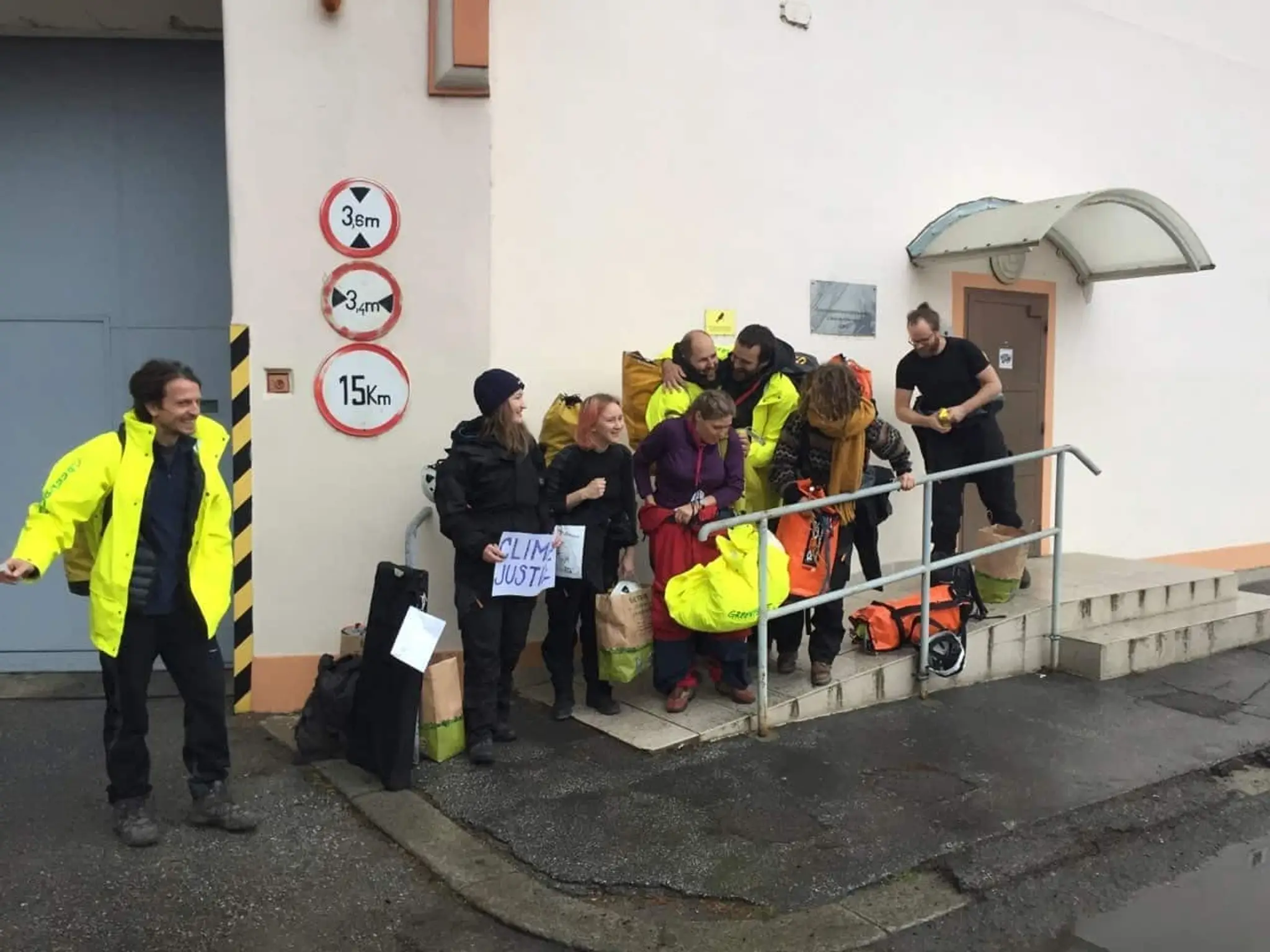 Prepustení aktivisti Greenpeace v väzenia v Ilave.