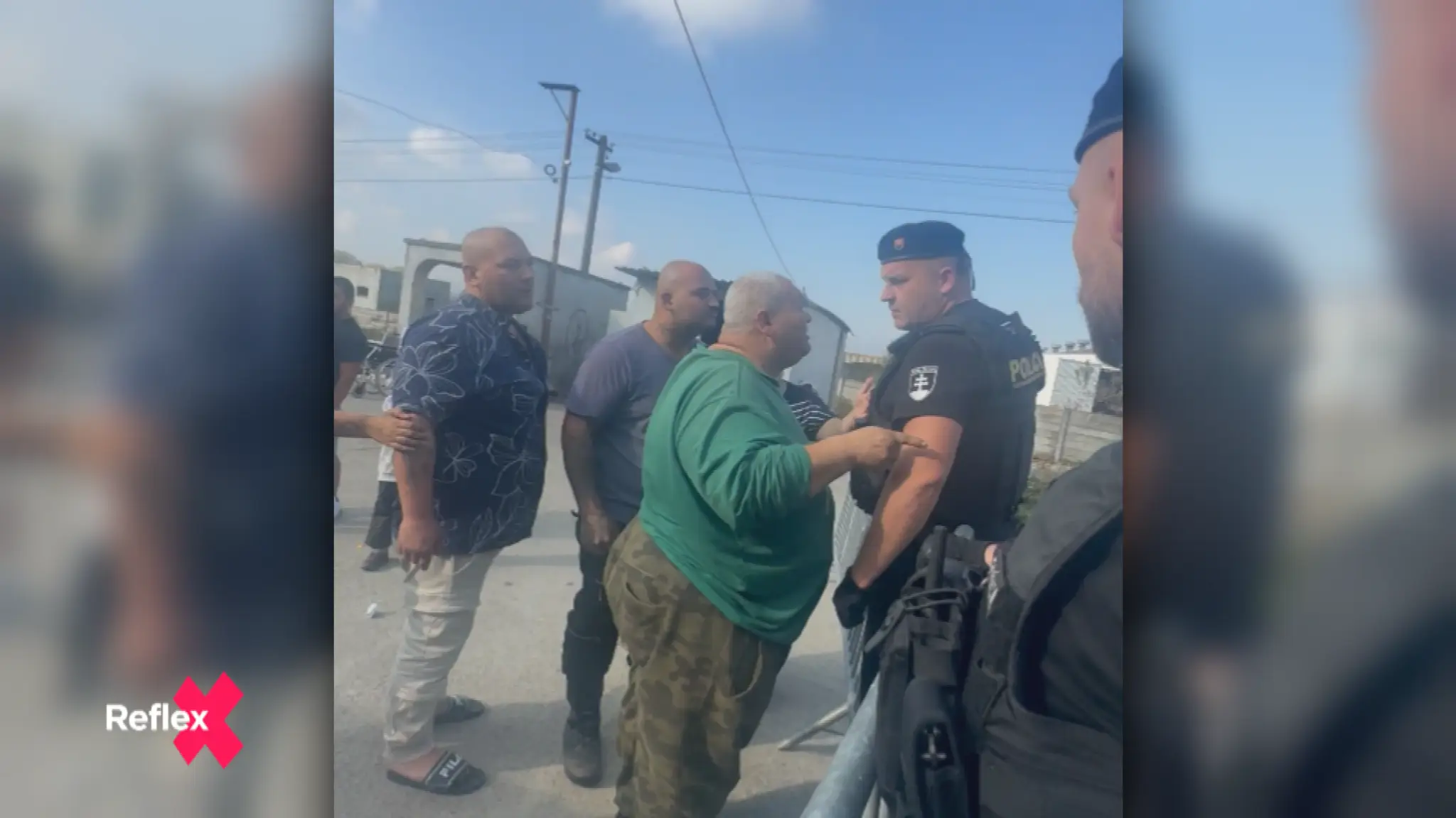 Bijú hasičov, policajtov aj zdravotníkov