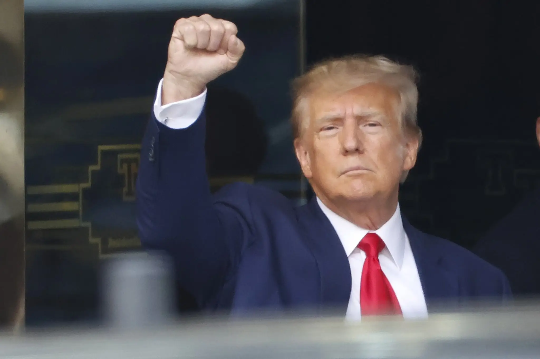 Trump cestou na súd