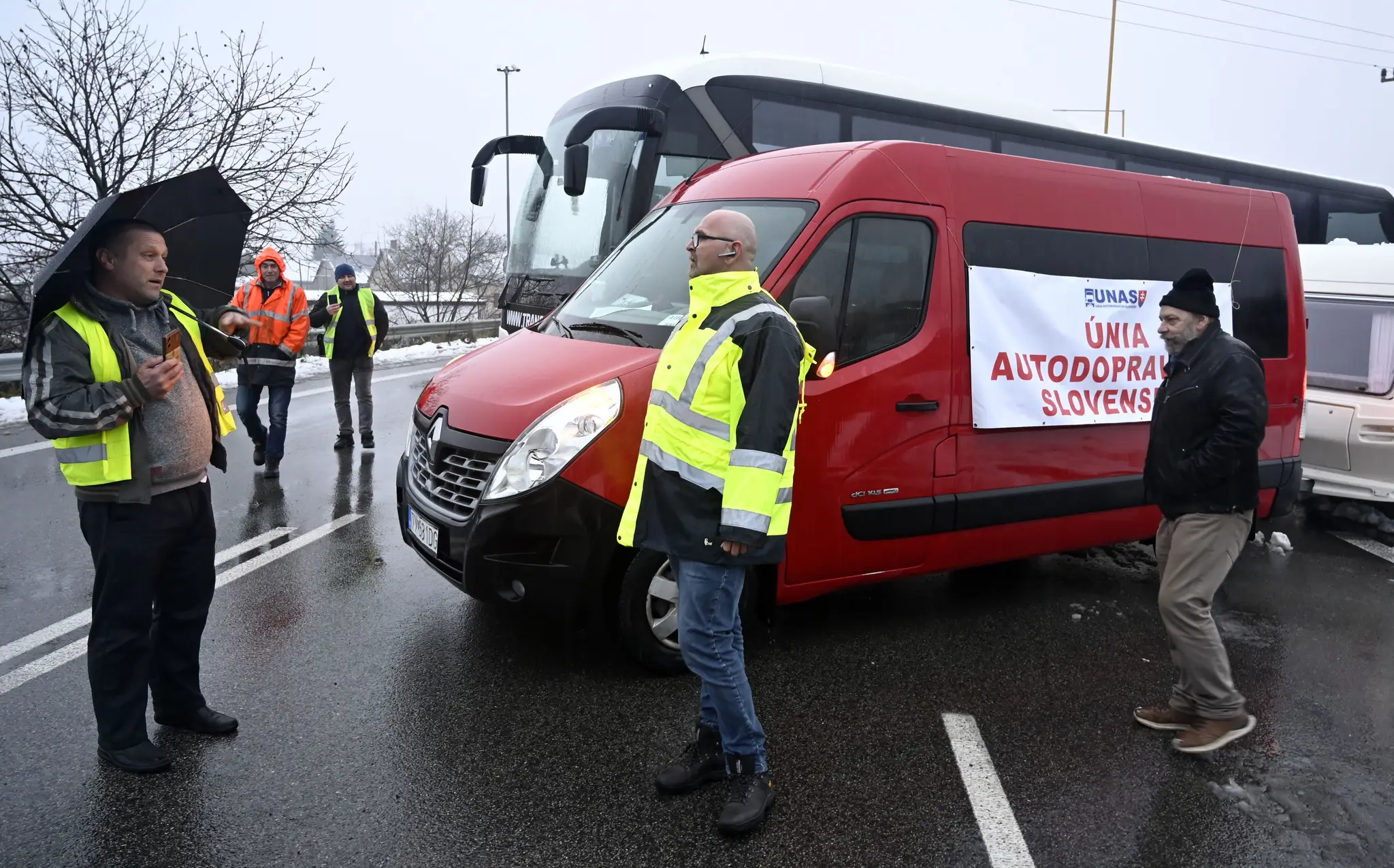 Únia autodopravcov Slovenska počas blokovania hraničného priechodu.