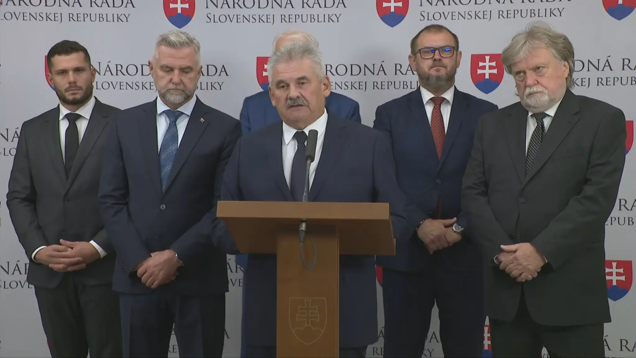 Poslanci Smeru.