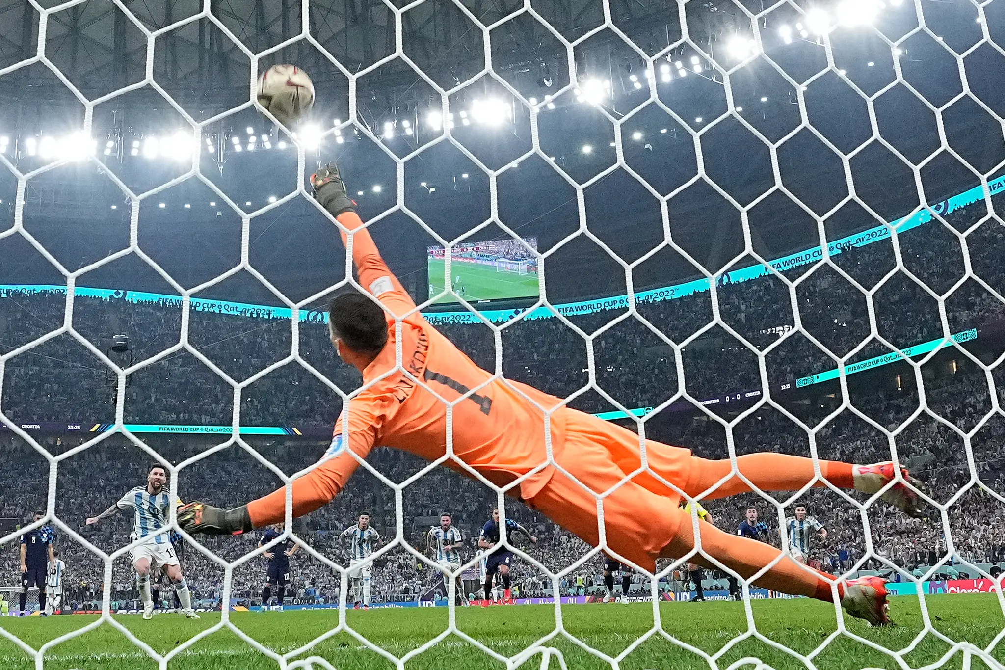 Messi premieňa nariadenú penaltu 
