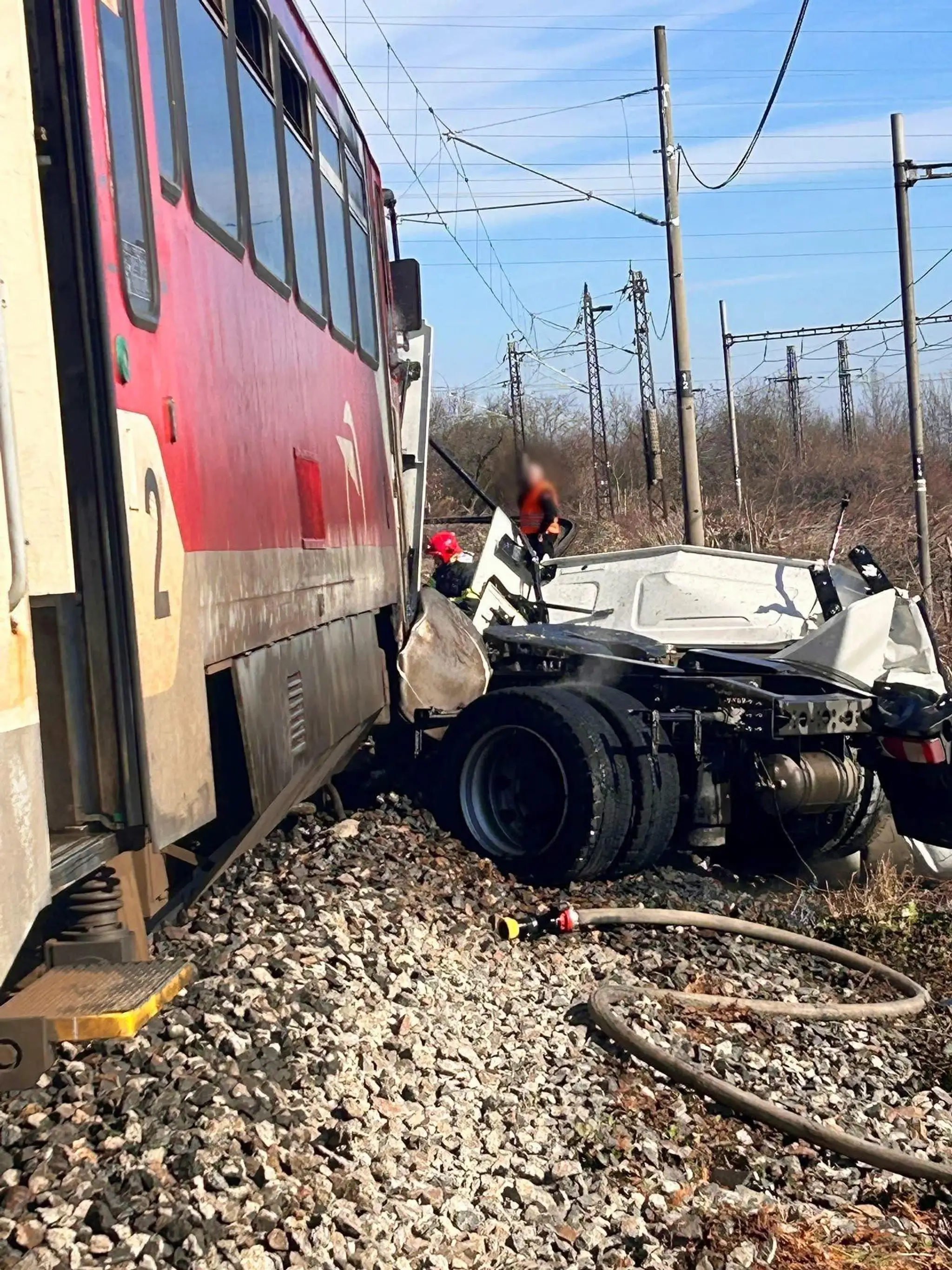 Tragická zrážka vlaku s kamiónom v Nových Zámkoch