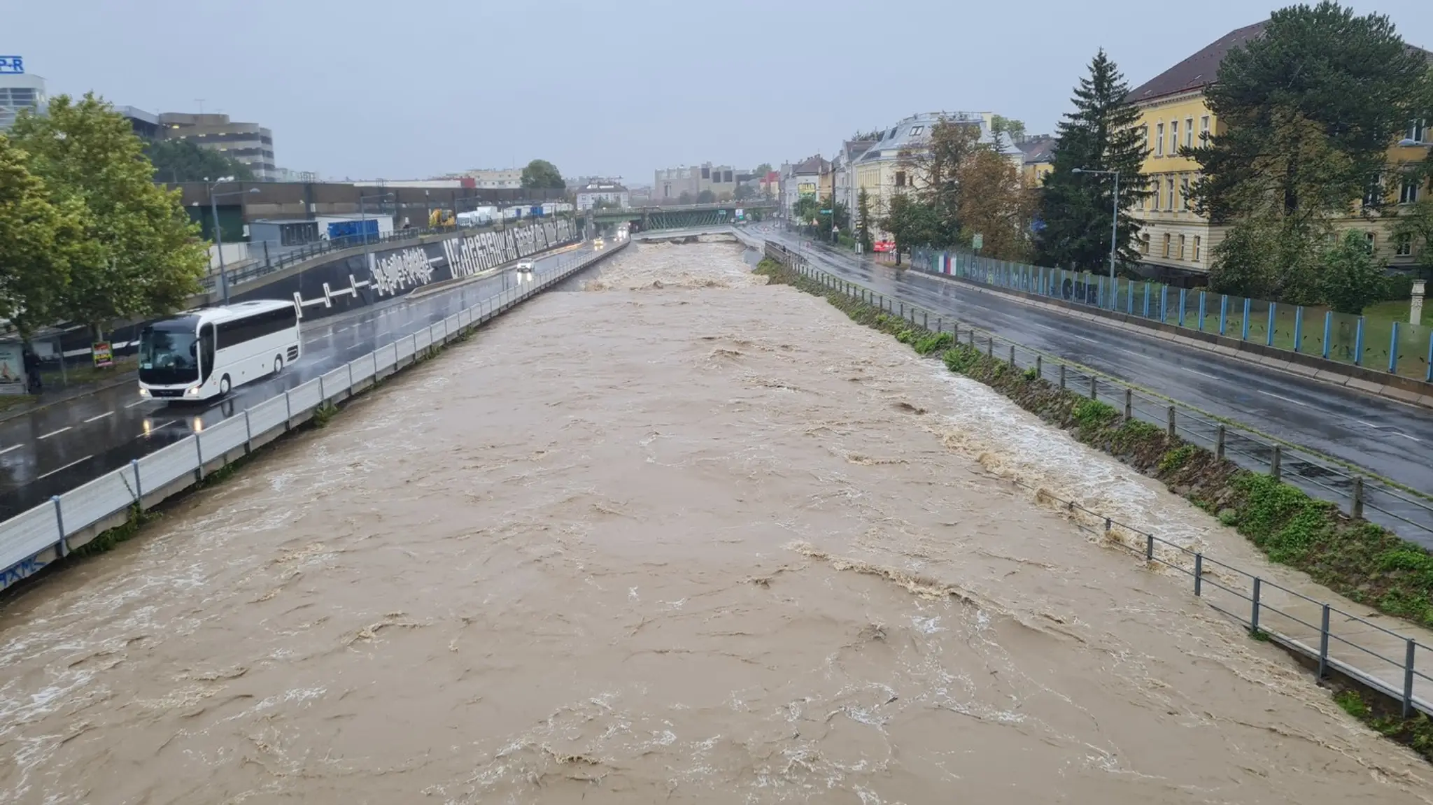 Dunaj vo Viedni rapídne stúpa. 