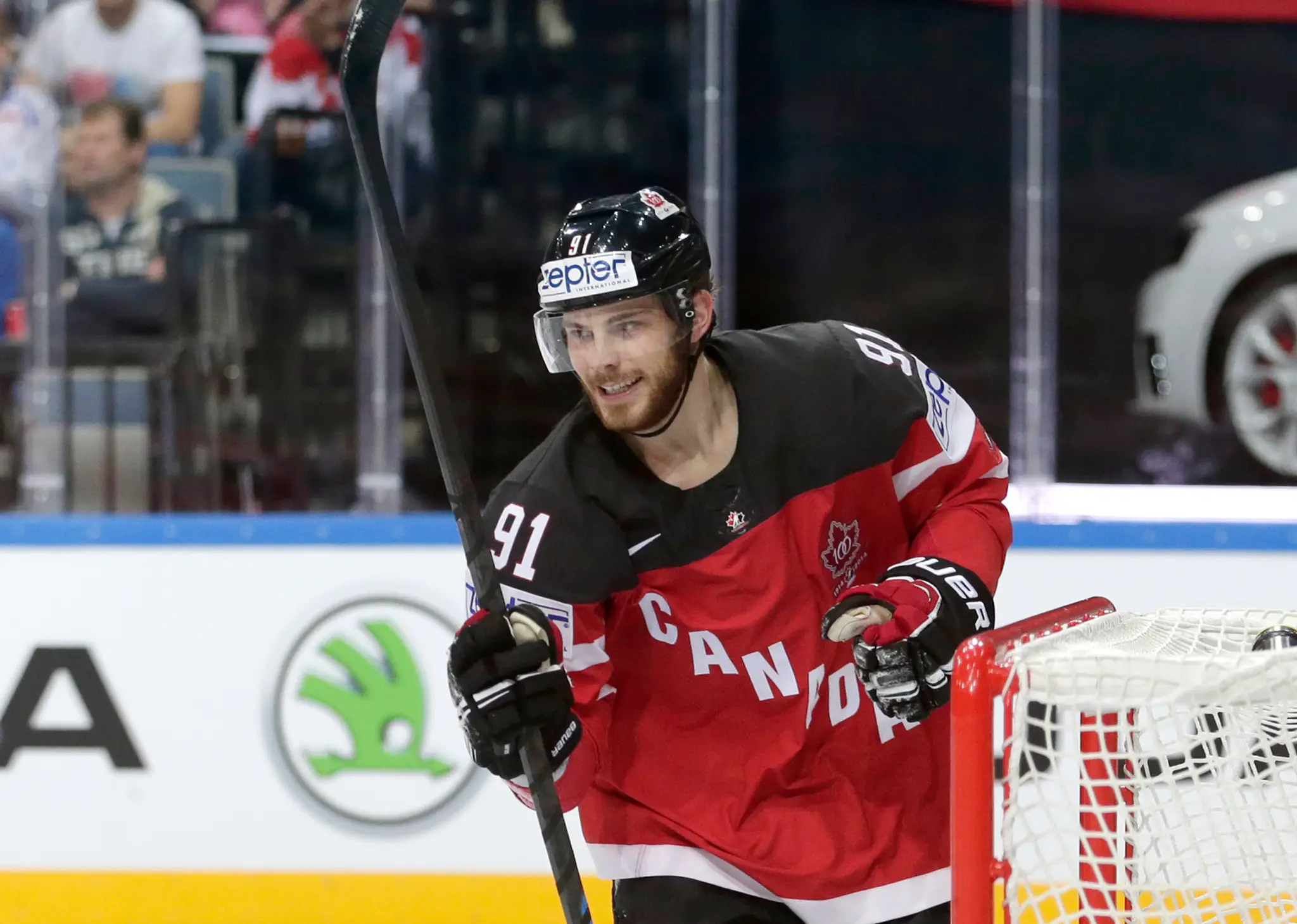Tyler Seguin z Kanady sa teší z gólu do siete Bieloruska počas štvrťfinále MS 2015 v Česku.