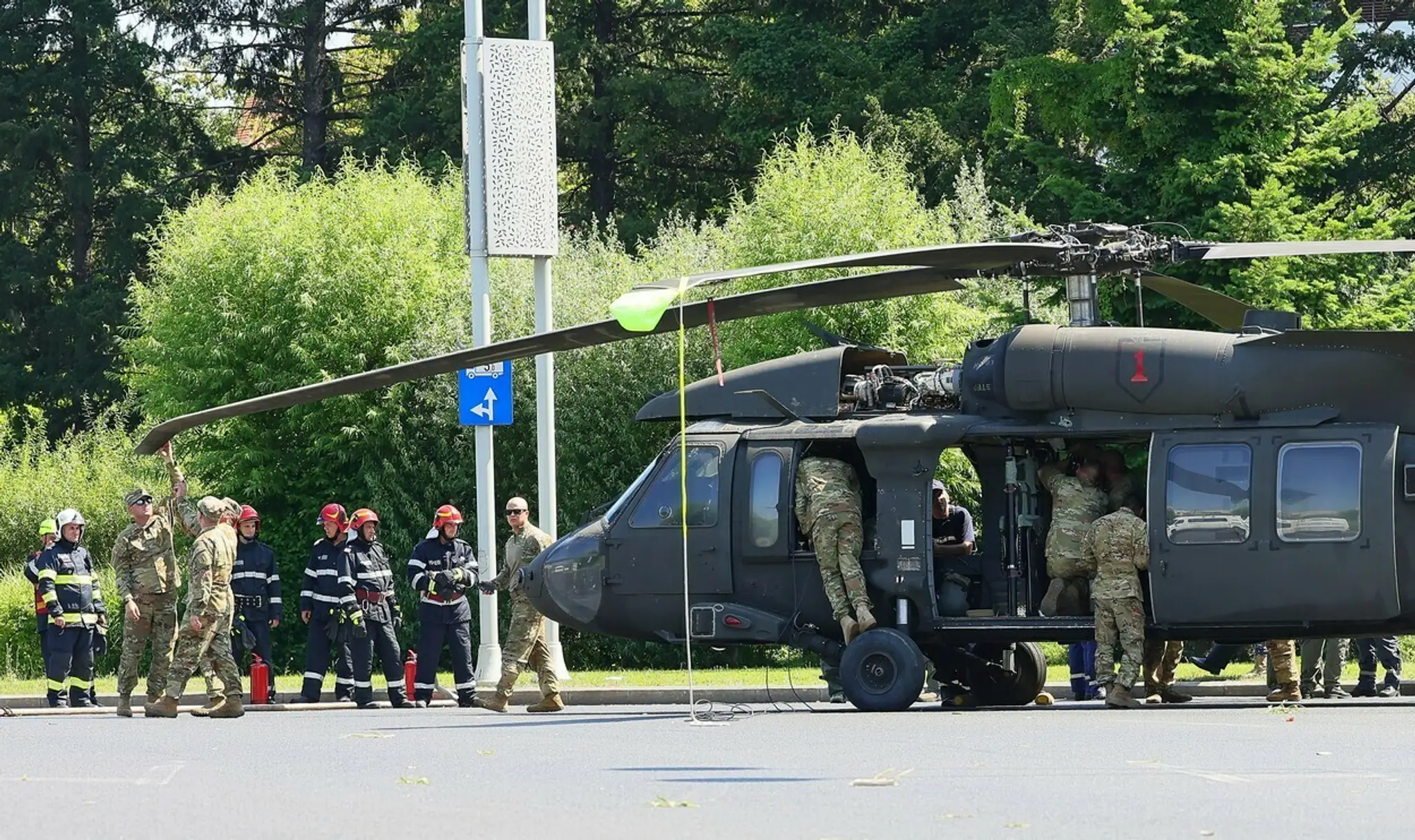V centre Bukurešti pristál armádny vrtuľník