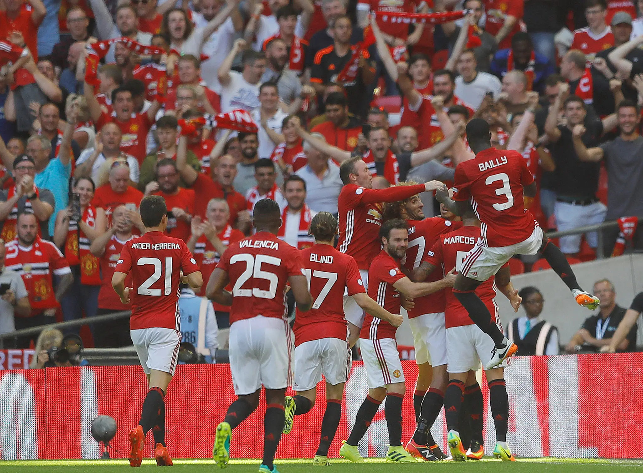 Hráči Manchestru United na archívnej snímke.