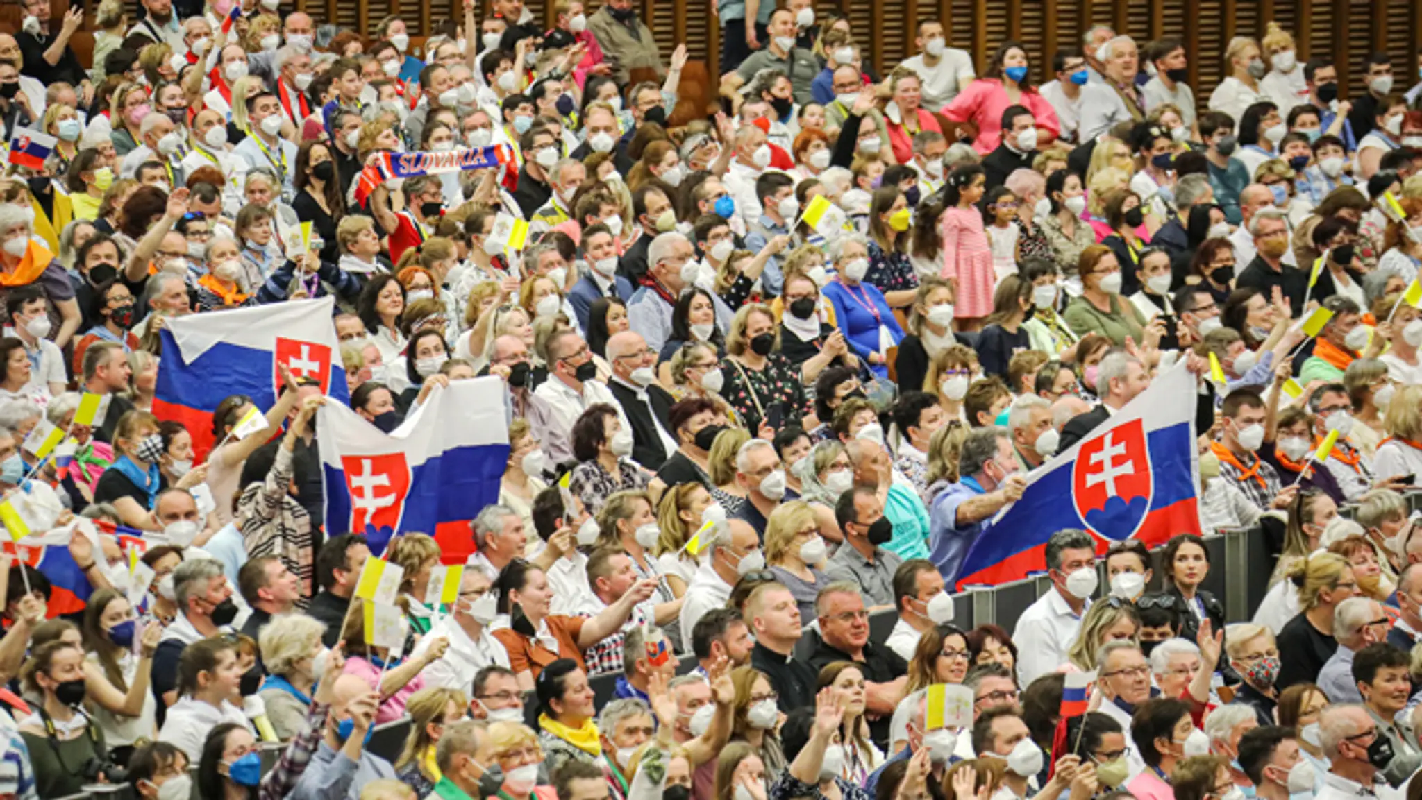 Tisícky veriacich zo Slovenska sa stretli s pápežom na ďakovnej púti vo Vatikáne.