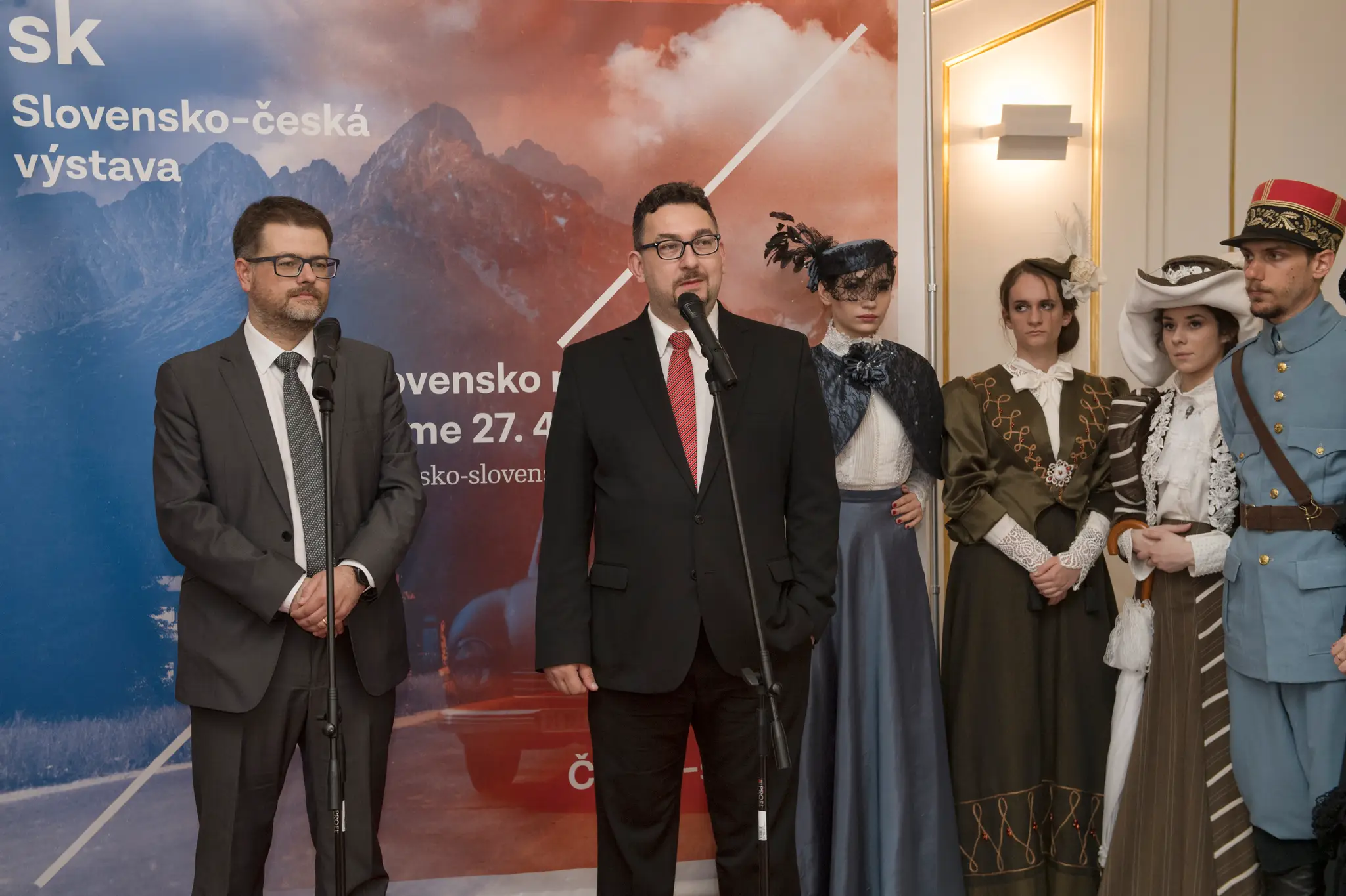Na snímke zľava generálny riaditeľ SNM Branislav Panis a generálny riaditeľ Národního muzea Michal Lukeš