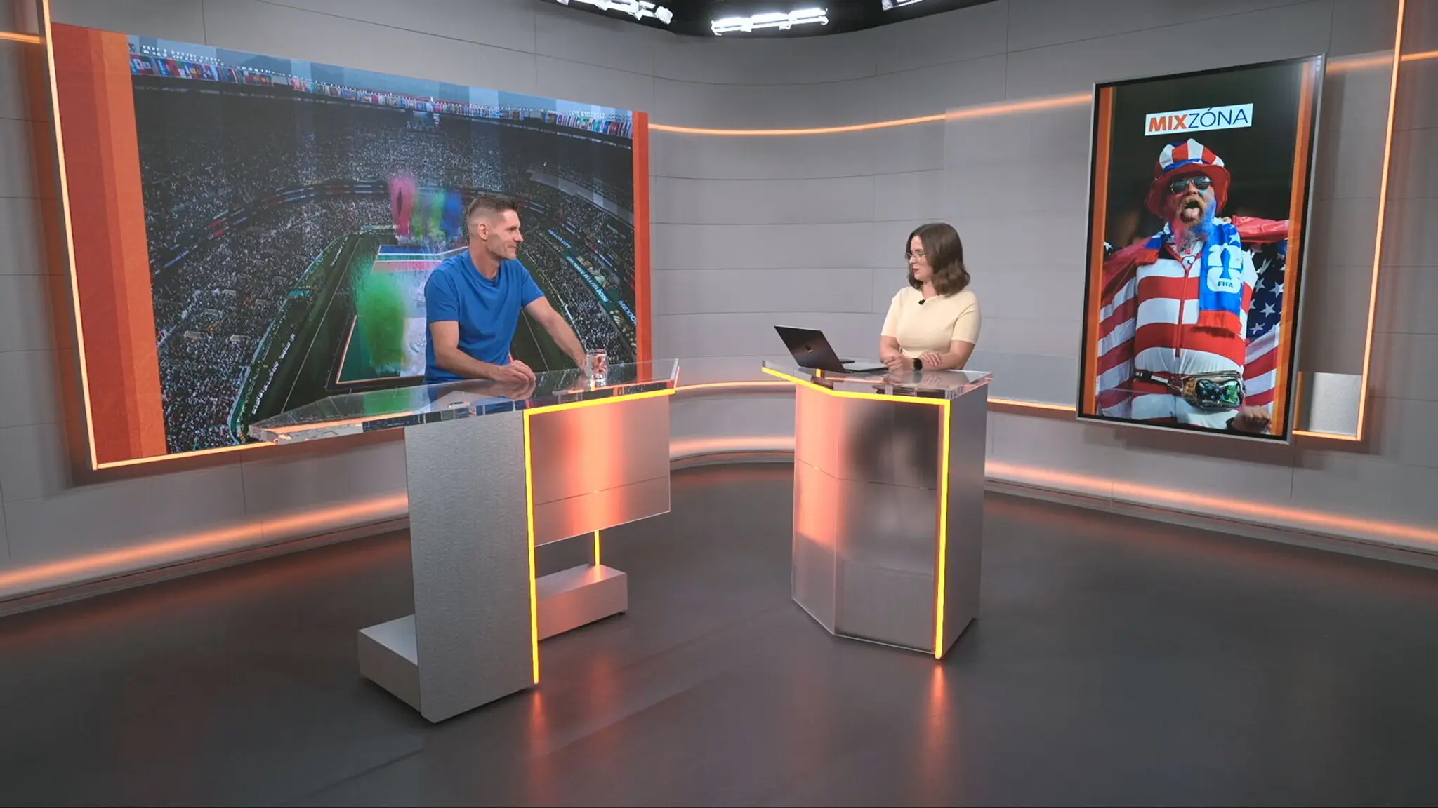 Moderátorka Soňa Kolcunová a Marián Tomčák v štúdiu.