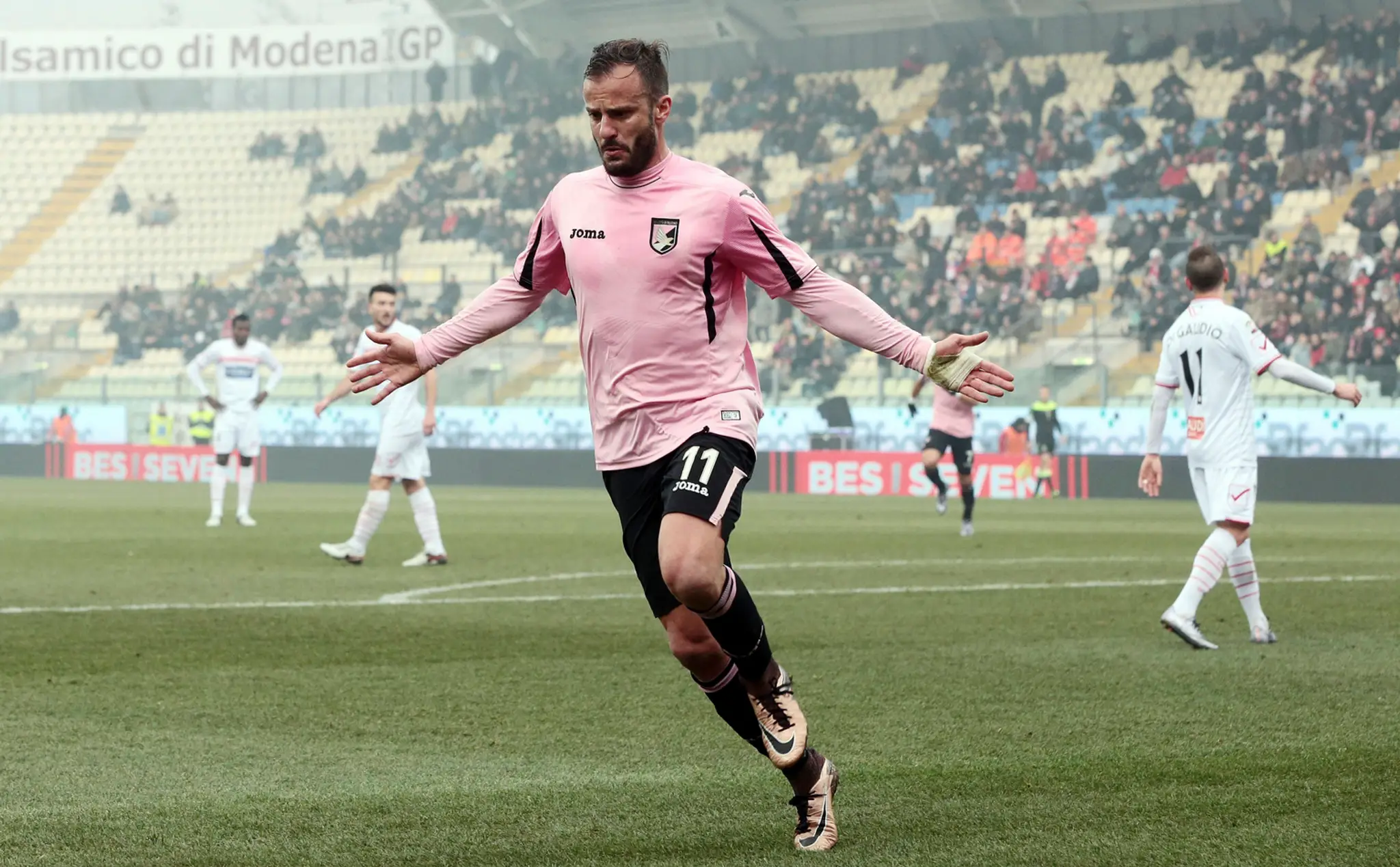 Na snímke útočník Palerma Alberto Gilardino.
