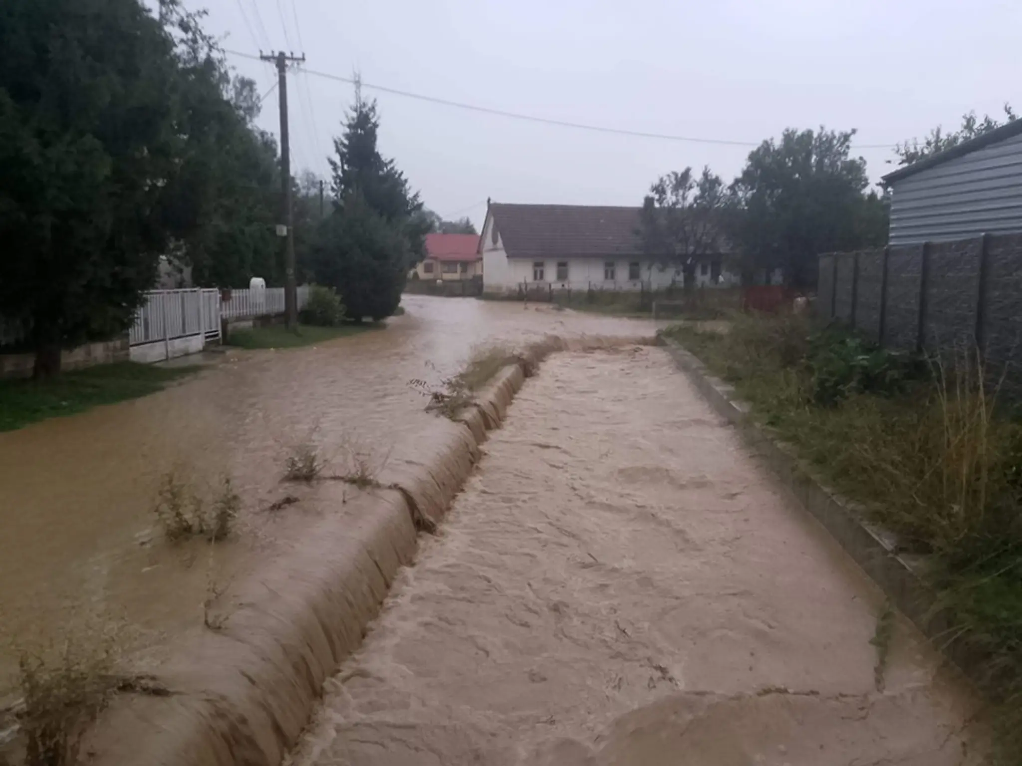 V Zborove vyhlásili tretí stupeň povodňovej aktivity