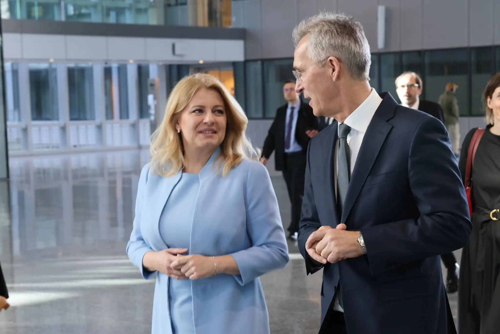 Prezidentka Zuzana Čaputová počas stretnutia s generálnym tajomníkom NATO Jensom Stoltenbergom.