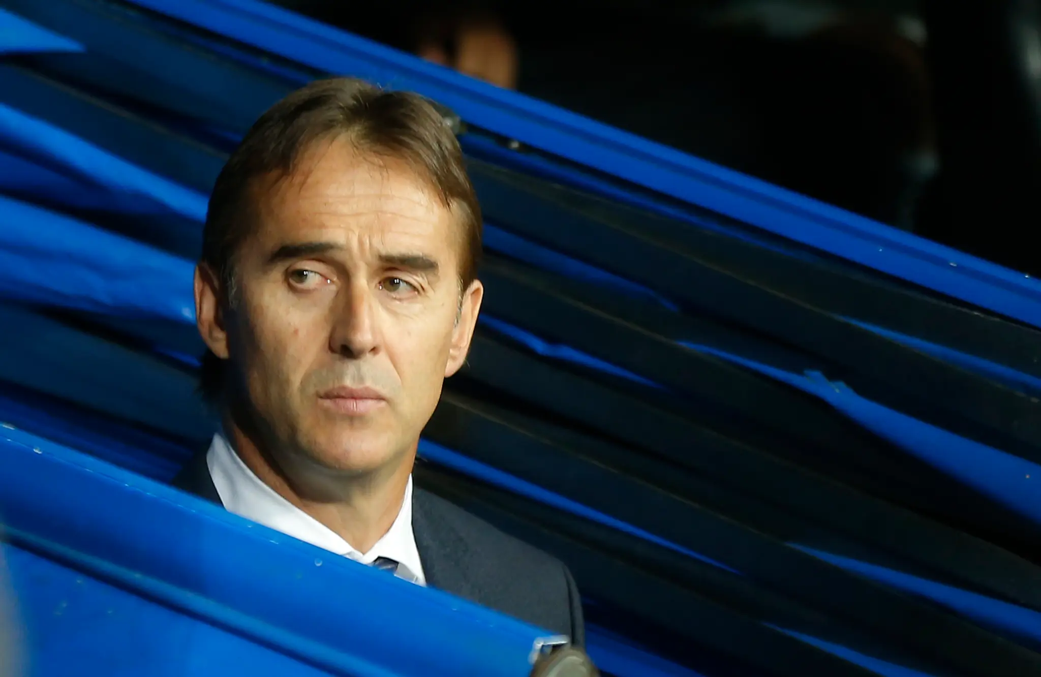 Kouč Realu Julen Lopetegui vchádza na trávnik pred zápasom LM proti Plzni.