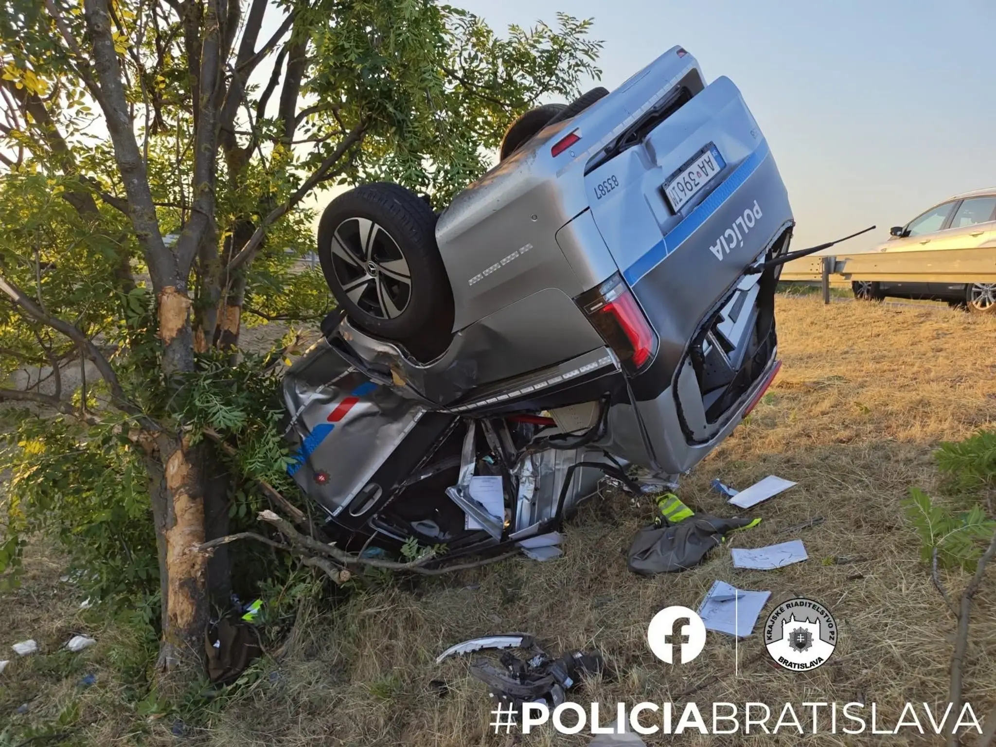 Nehoda policajného auta na D1.