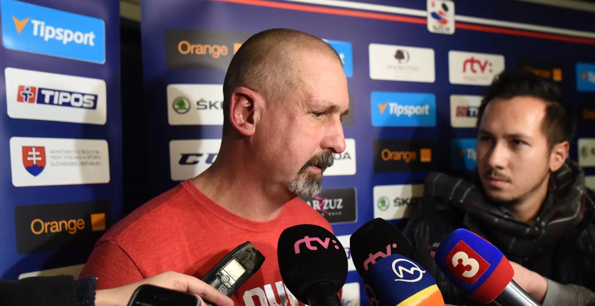 Tréner slovenskej hokejovej reprezentácie Zdeno Cíger počas rozhovoru pre médiá.