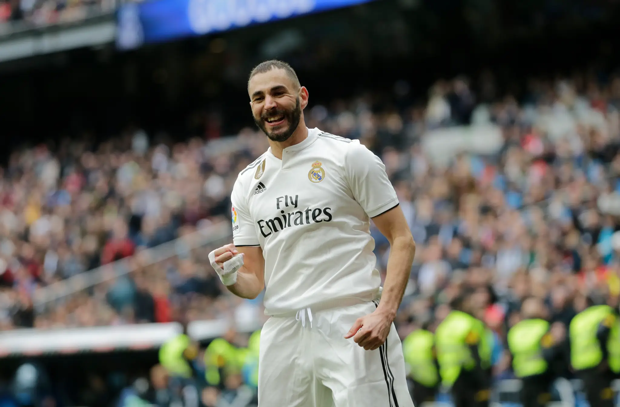 Karim Benzema z Realu Madrid oslavuje gól proti Bilbau.