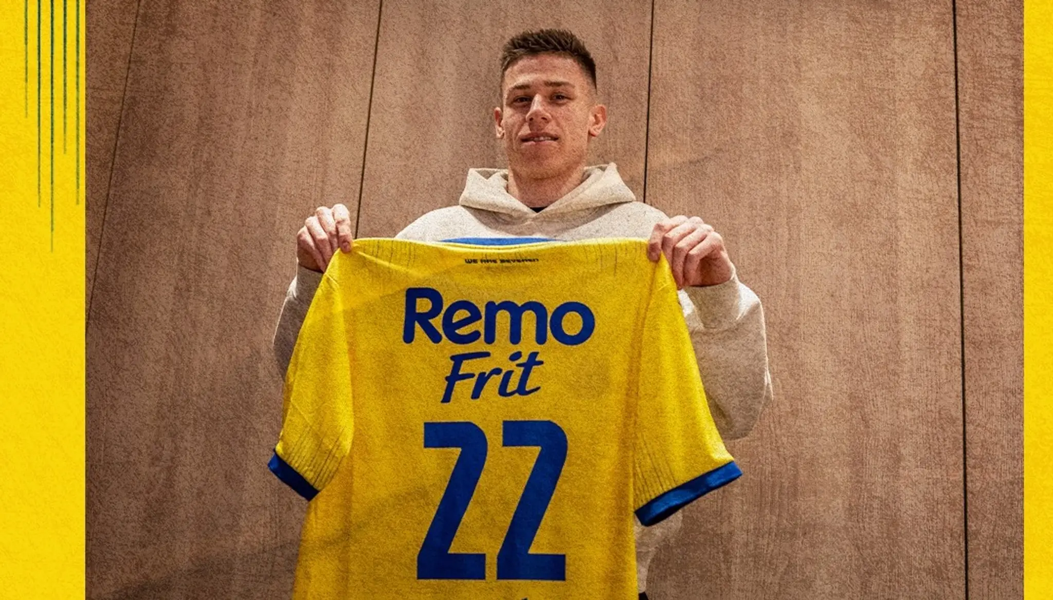 David Hrnčár s dresom SK Beveren.