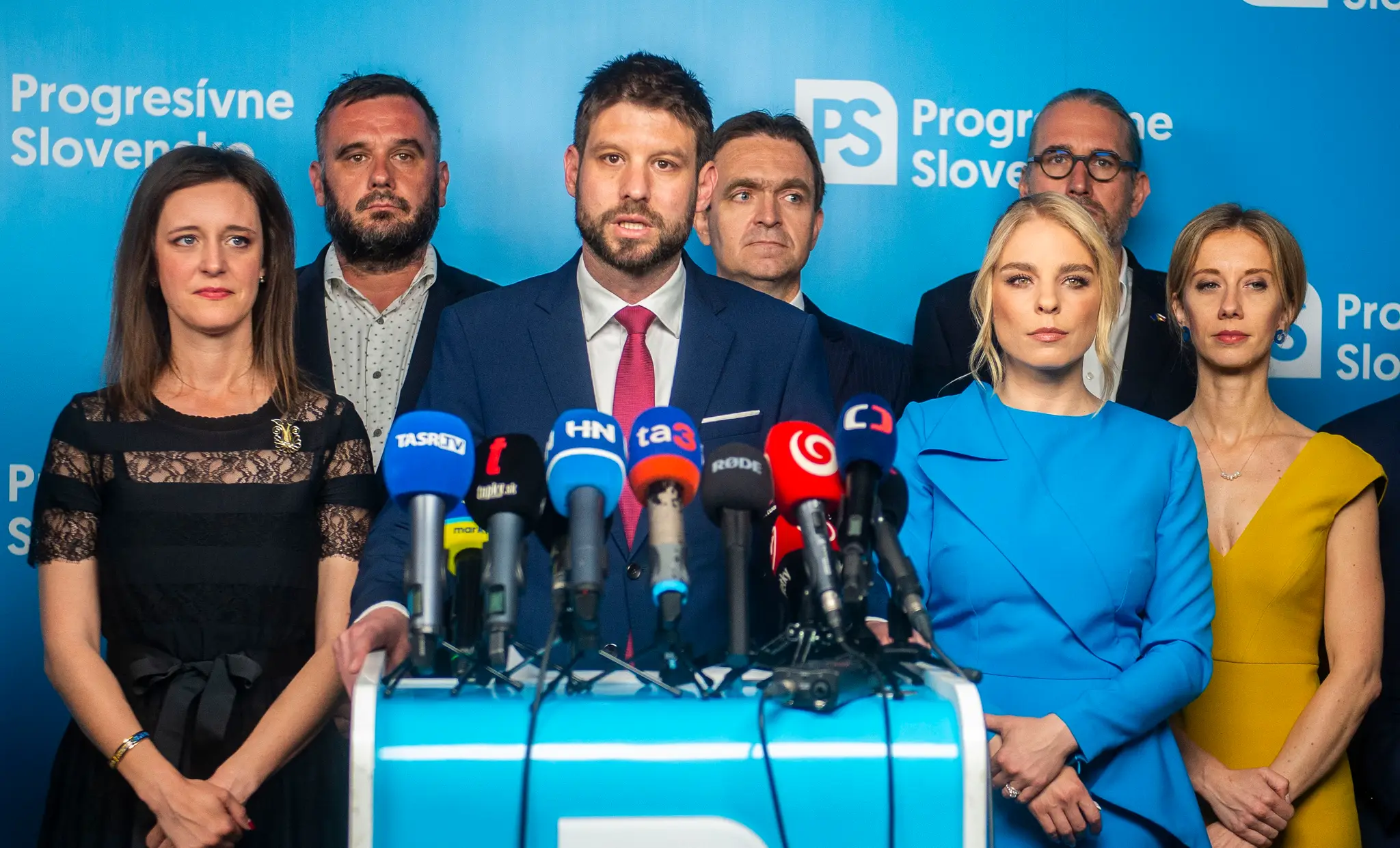Na snímke členovia hnutia Progresívne Slovensko 