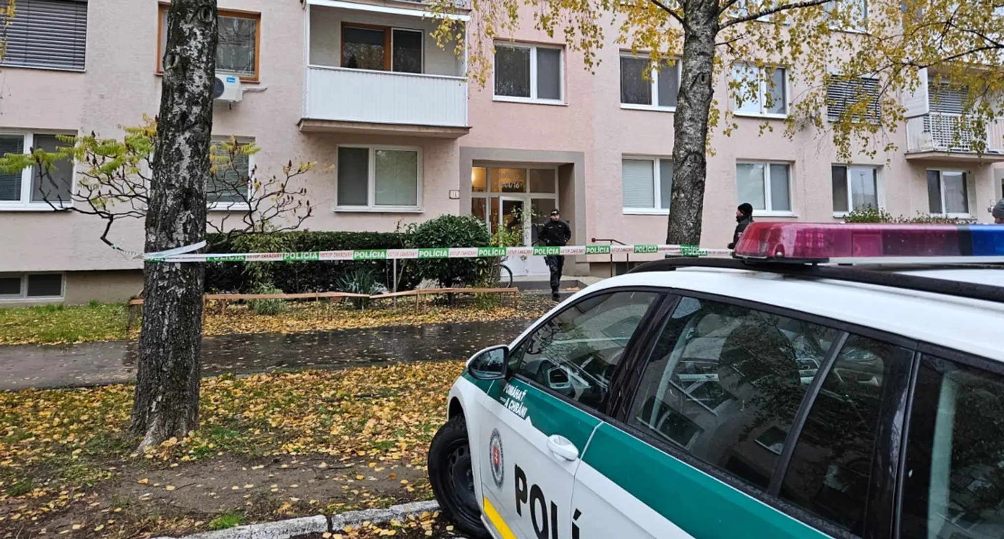 Polícia na mieste po útoku v Šali.