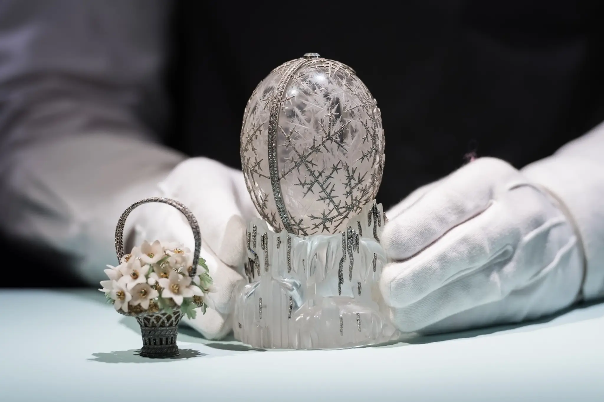 Zimné vajce legendárneho klenotníka Fabergého sa vydražilo za rekordnú sumu