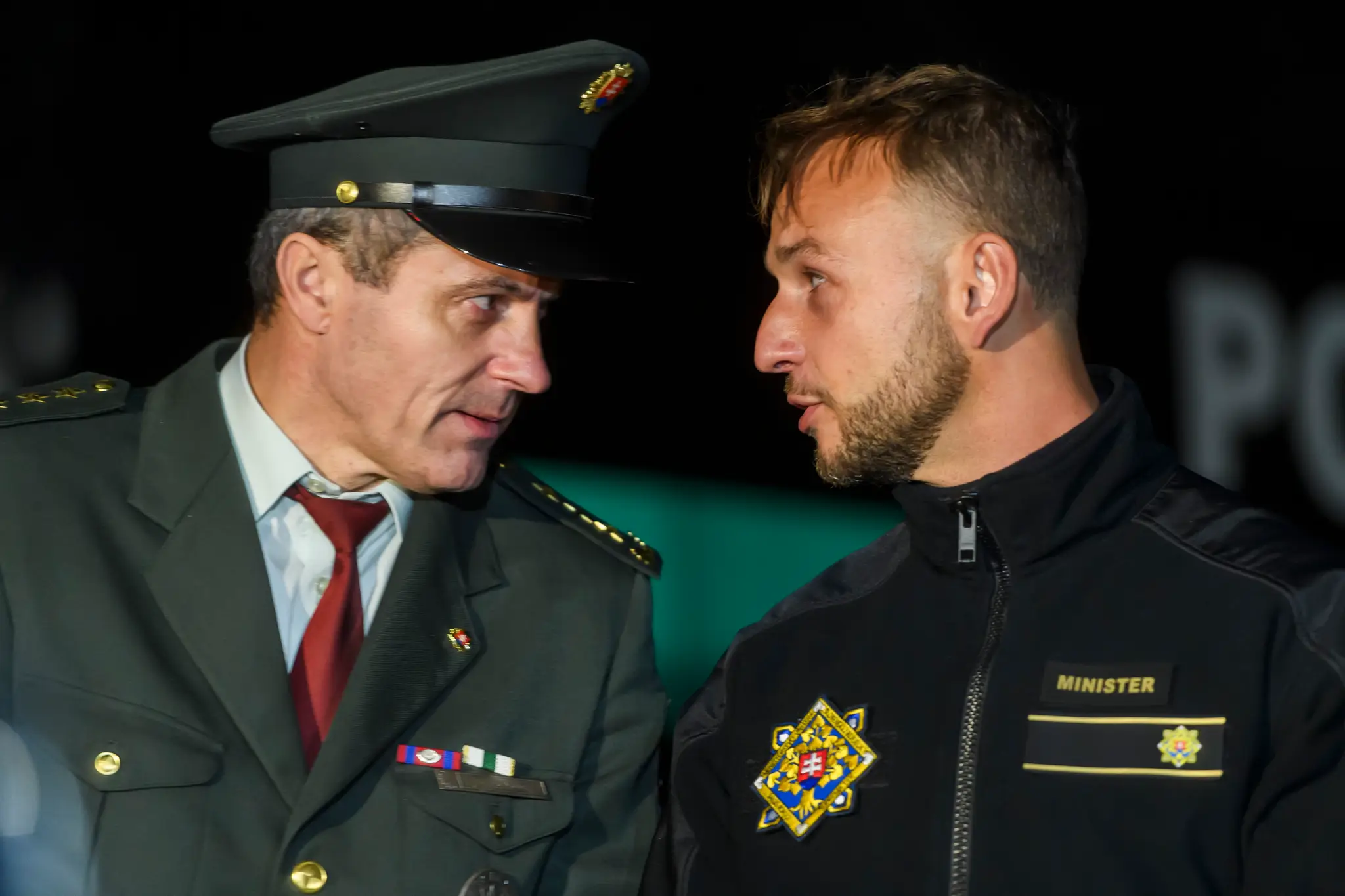 Na snímke zľava zástupca riaditeľa Úradu hraničnej a cudzineckej polície Prezídia PZ Jozef Masnica a minister vnútra SR Matúš Šutaj Eštok (HLAS-SD) počas  brífingu k nasadeniu väčšieho počtu síl a prostriedkov na ochranu hranice s Maďarskom na hraničnom p