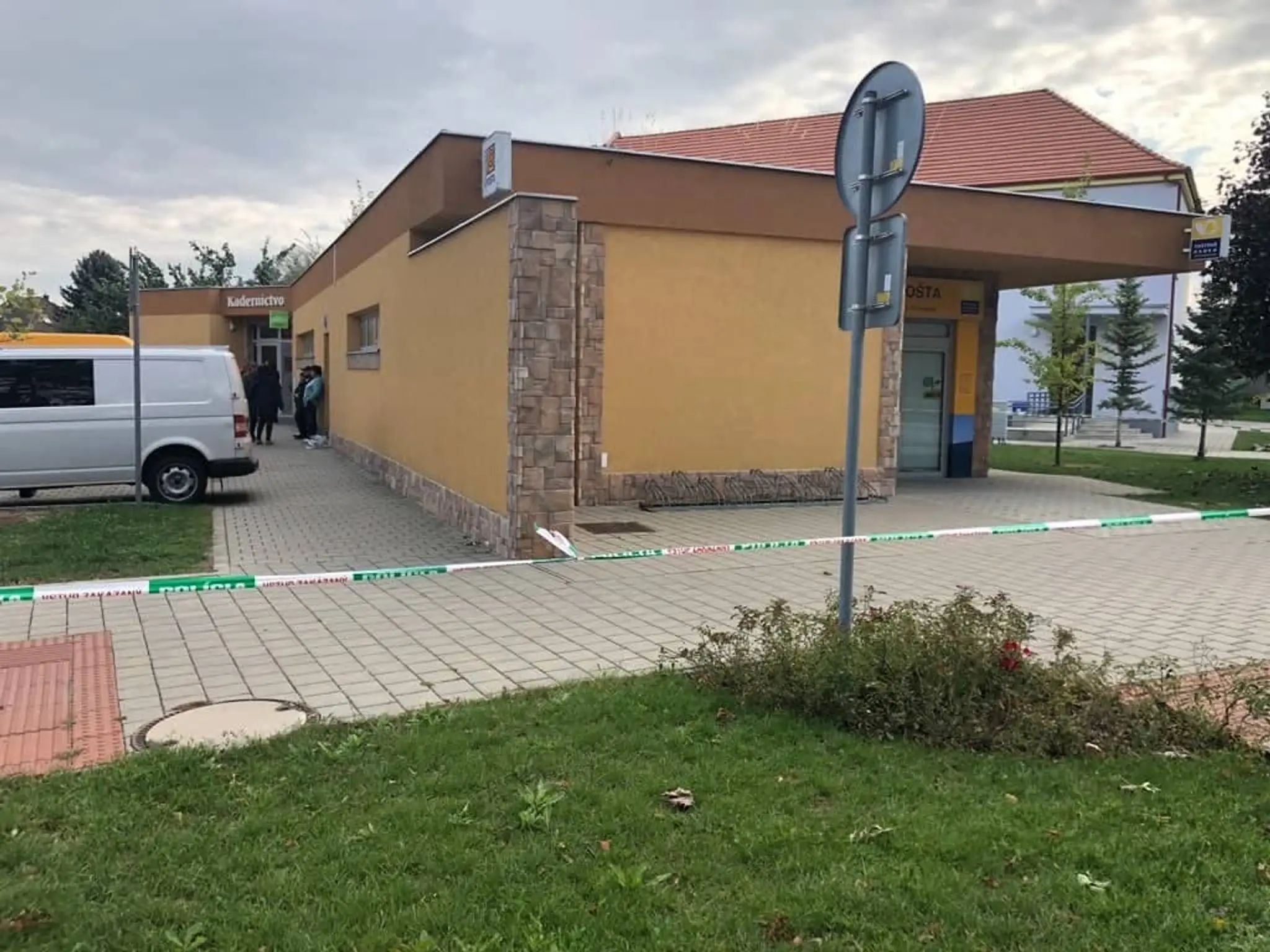 Vykradnutá pošta.