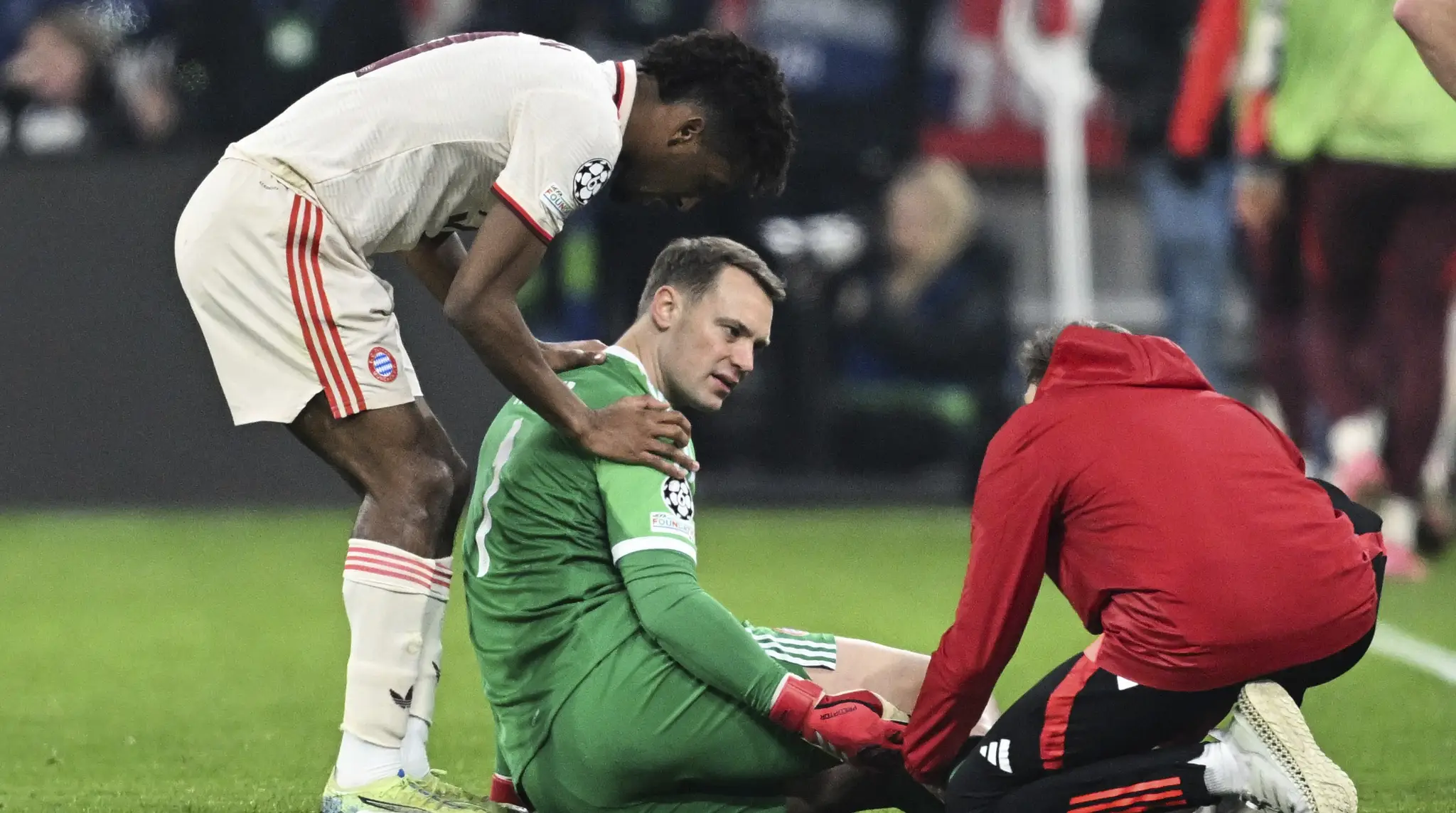 Manuel Neuer sa opäť zranil.
