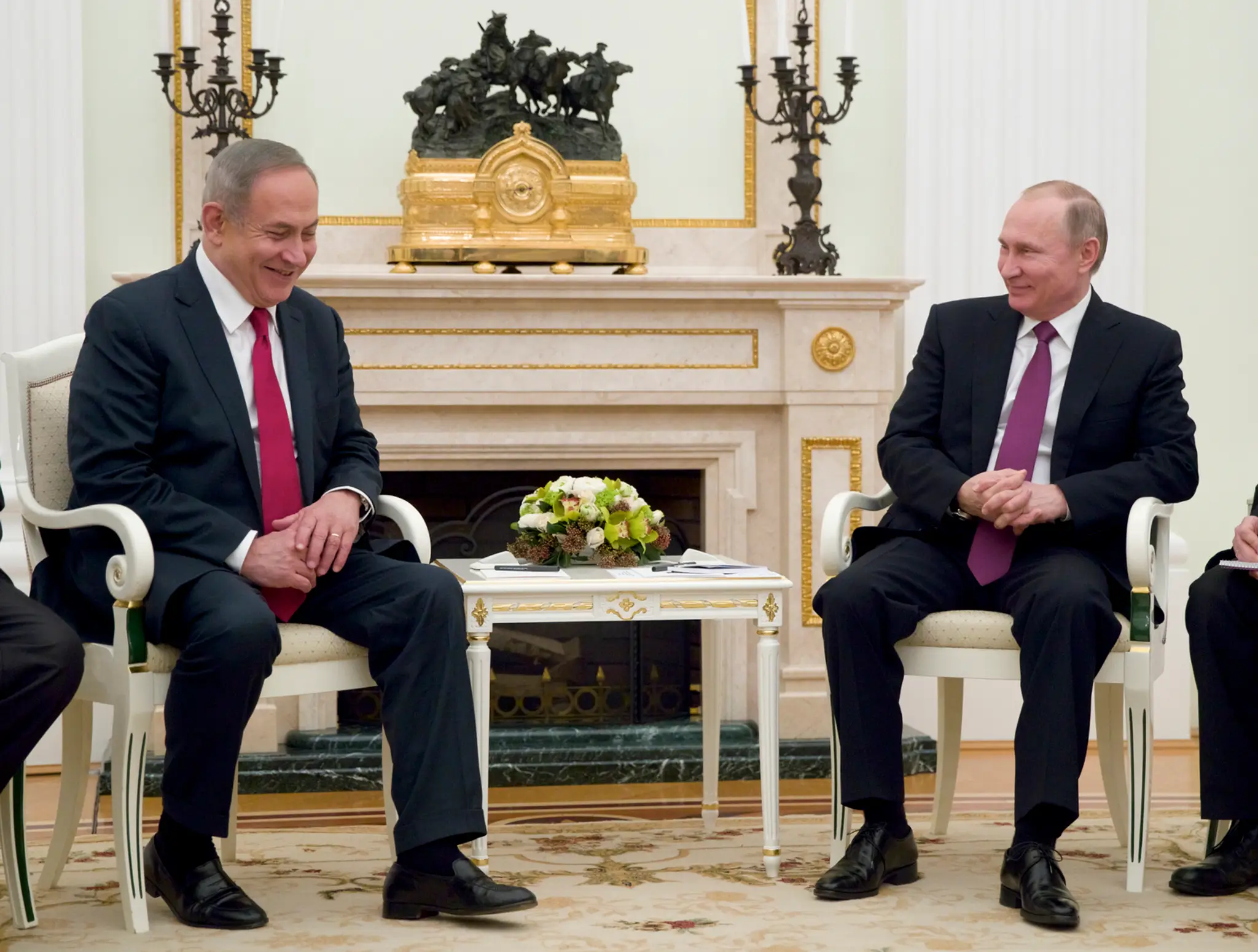 Ruský prezident Vladimir Putin (vpravo) a izraelský prezident Benjamin Netanjahu.