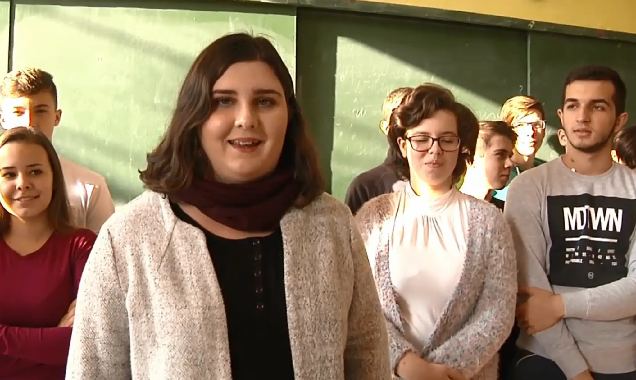 Žiačka si pre svojich rodičov pripravila pesničku