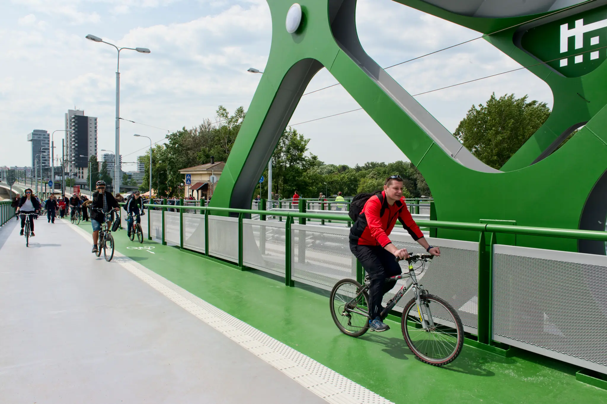 Otvorenie Starého mosta v Bratislave pre chodcov a cyklistov 