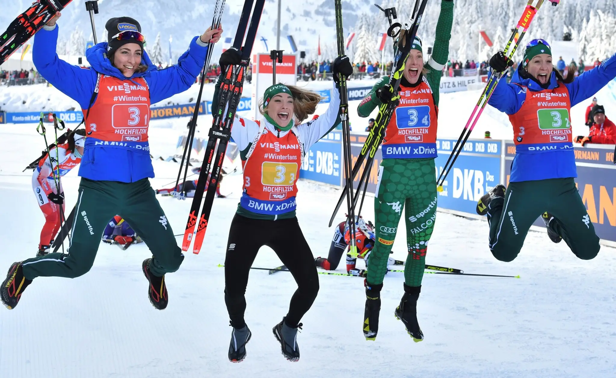 Víťazná štafeta Talianska po pretekoch v Hochfilzene.