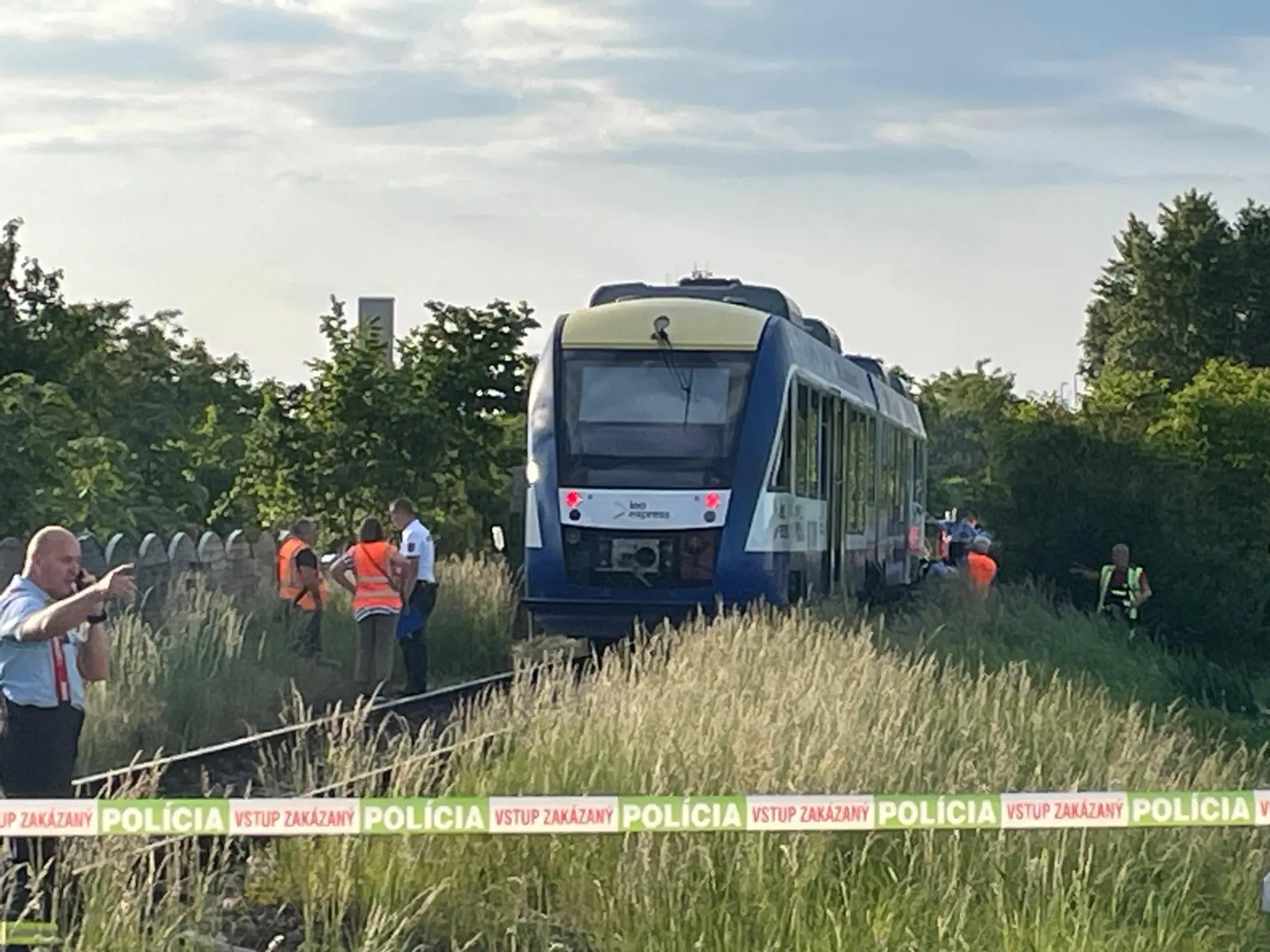 Vo Veľkom Mederi sa zrazil kamión s vlakom. 