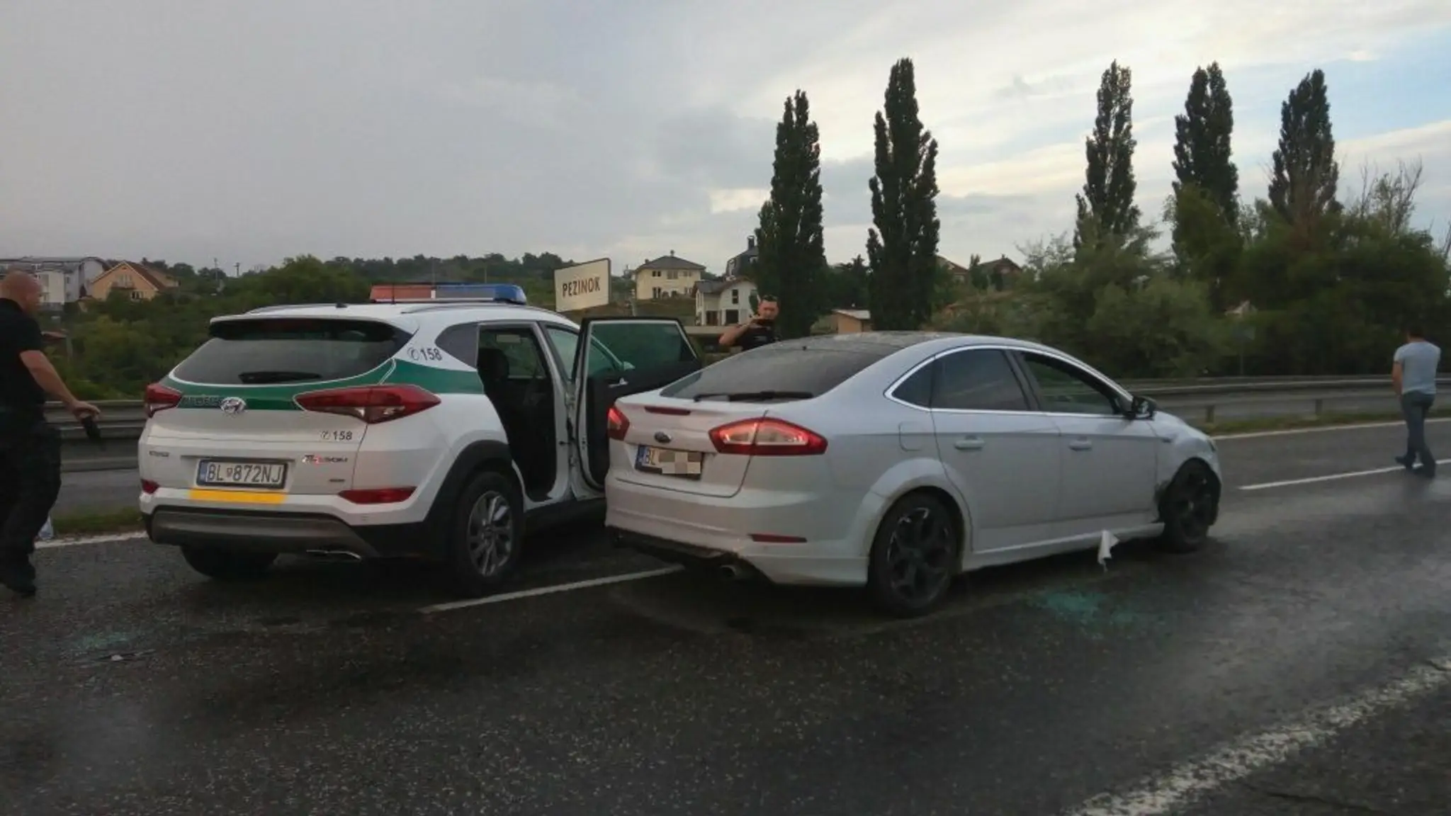 Vodič na výzvy policajtov nereagoval.